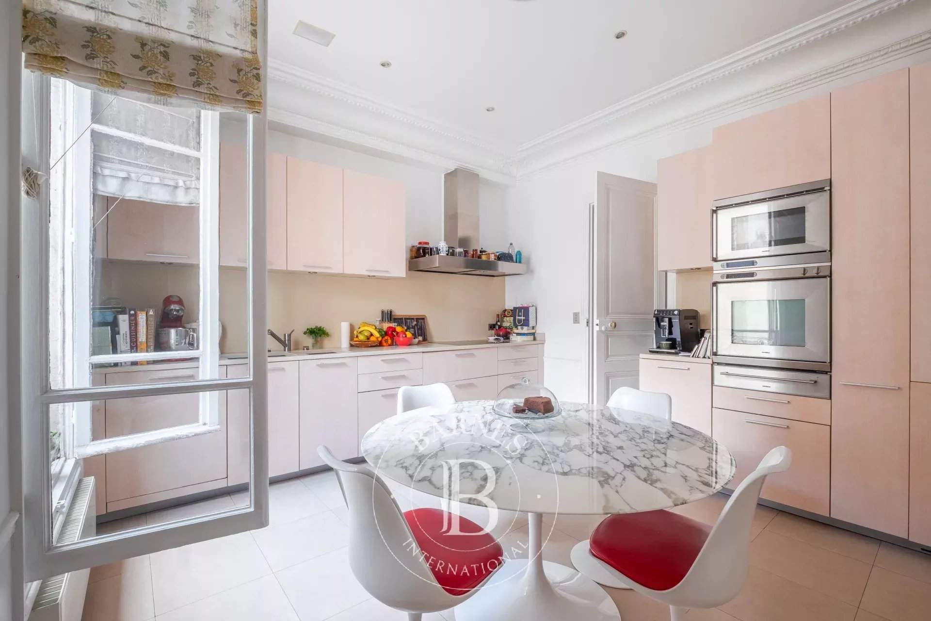 Paris  - Appartement 6 Pi&egrave;ces 3 Chambres - picture 8