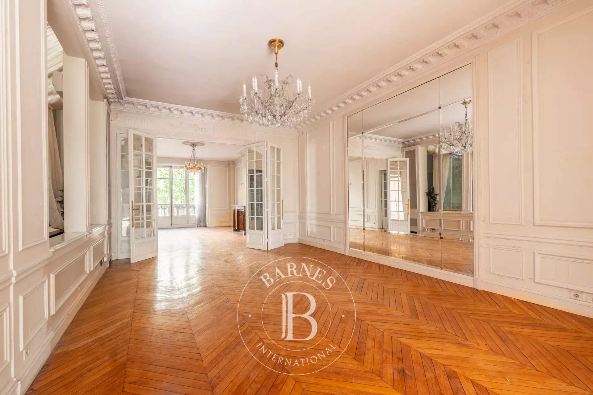 Paris  - Apartment 4 Bedrooms - picture 2