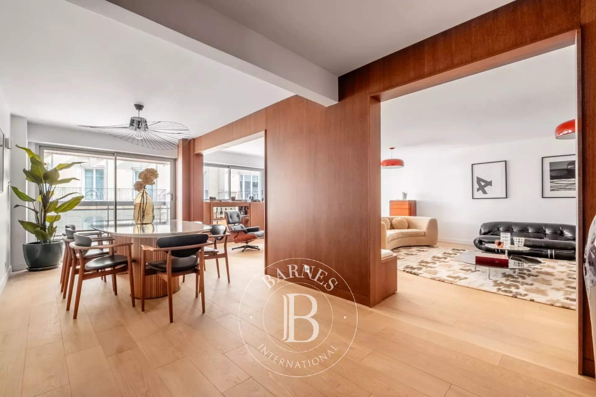 Paris  - Appartement 6 Pi&egrave;ces 4 Chambres - picture 1