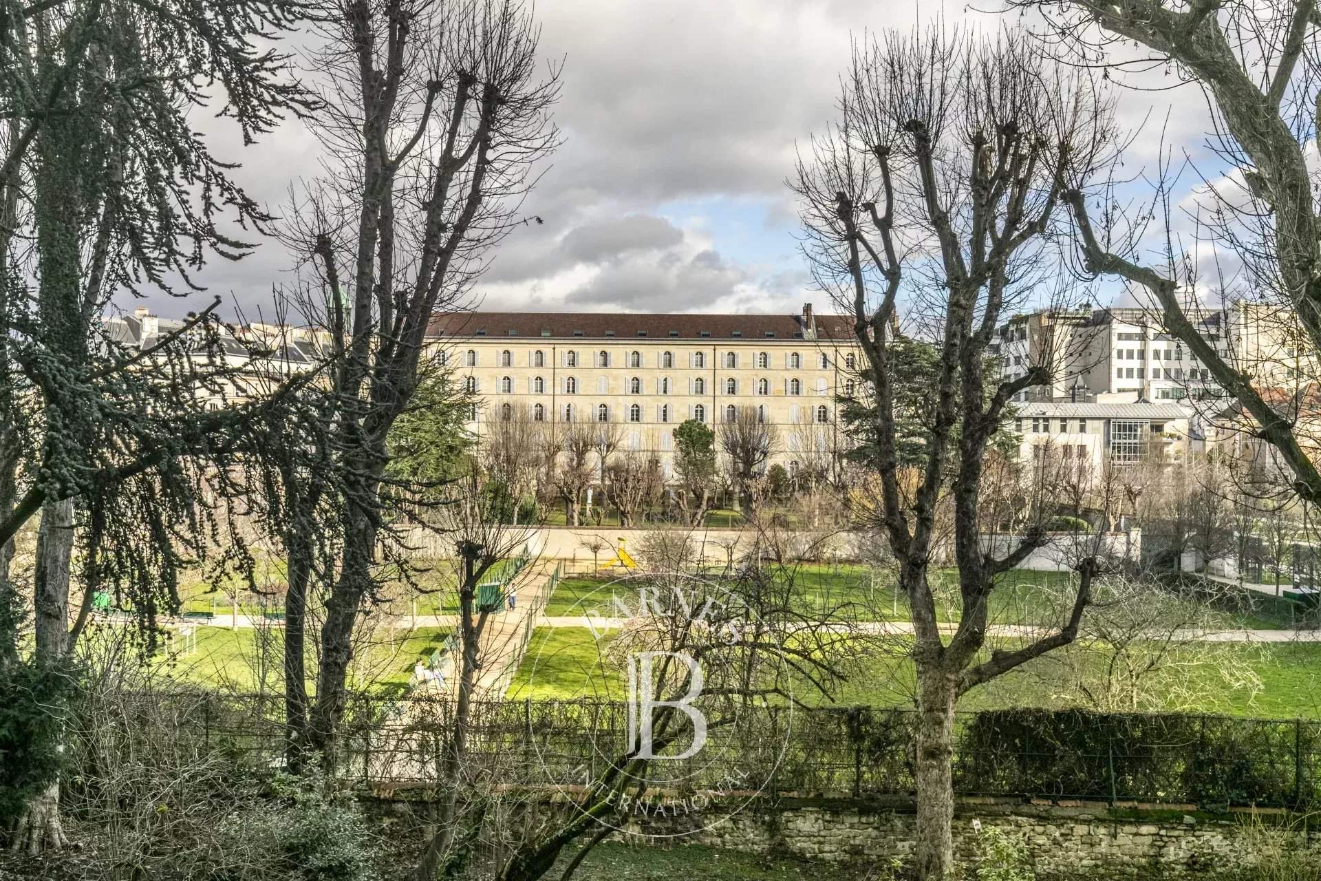 Paris  - Appartement 6 Pi&egrave;ces 4 Chambres - picture 1