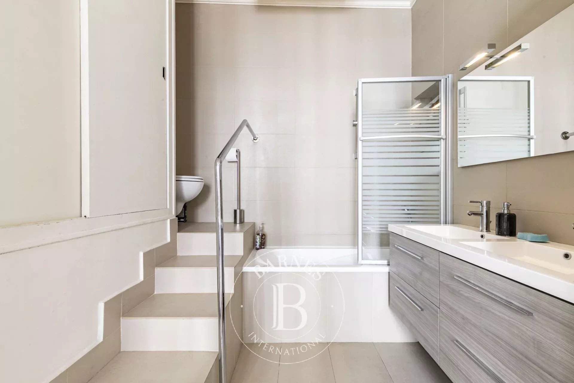 Paris  - Appartement 5 Pi&egrave;ces 3 Chambres - picture 12