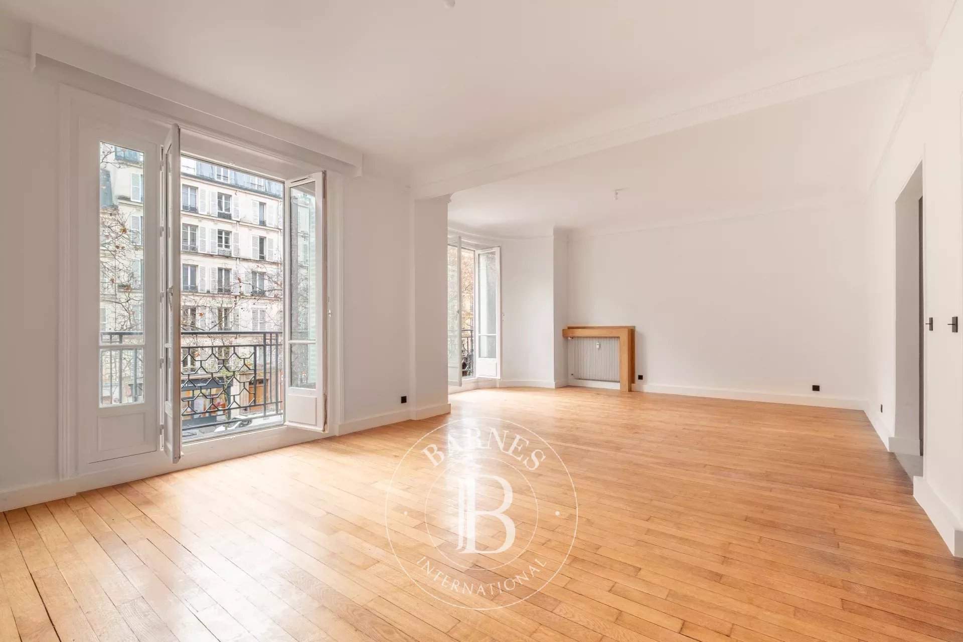 Paris  - Appartement 5 Pi&egrave;ces 3 Chambres - picture 2