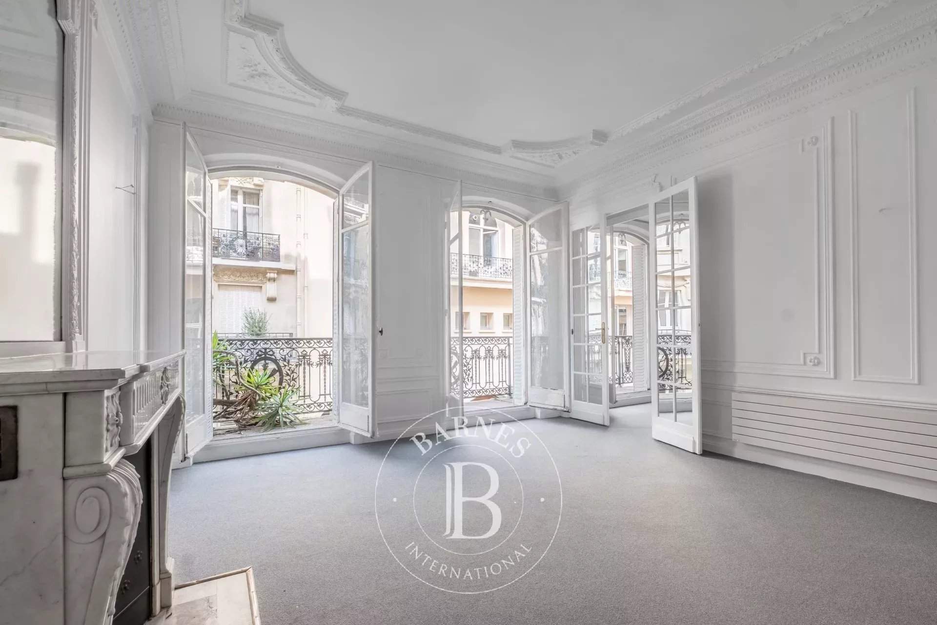 Paris  - Apartment 4 Bedrooms - picture 1