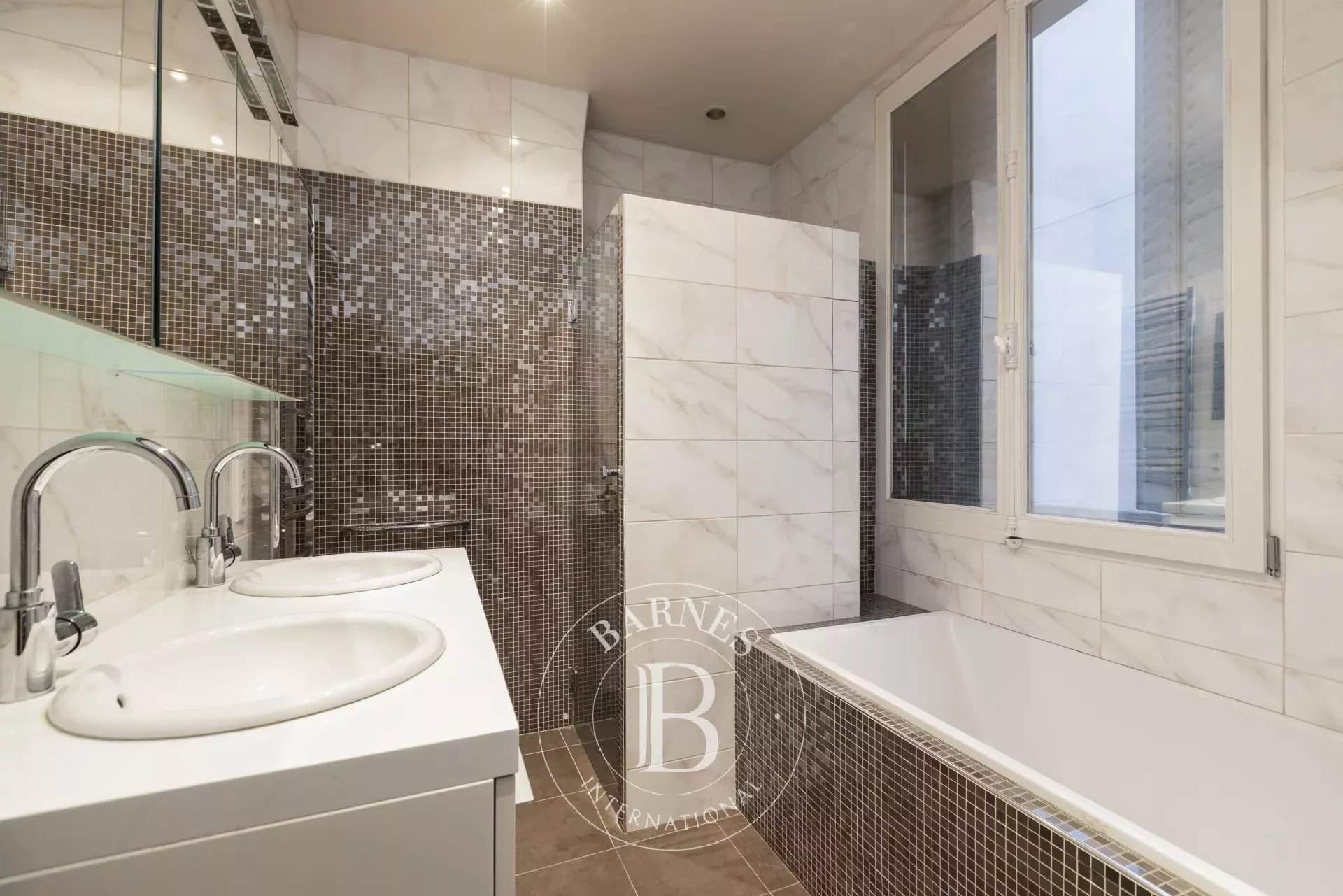 Paris  - Appartement 5 Pi&egrave;ces 3 Chambres - picture 10