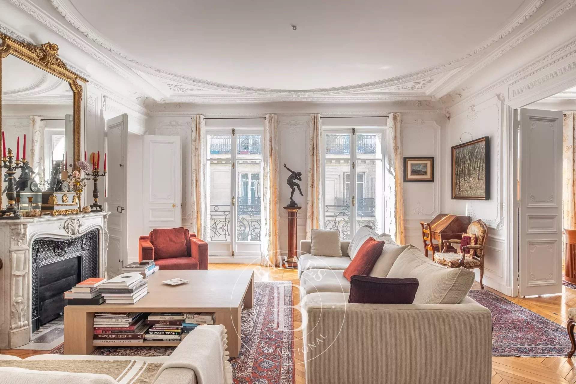 Paris  - Appartement 6 Pi&egrave;ces 3 Chambres - picture 1