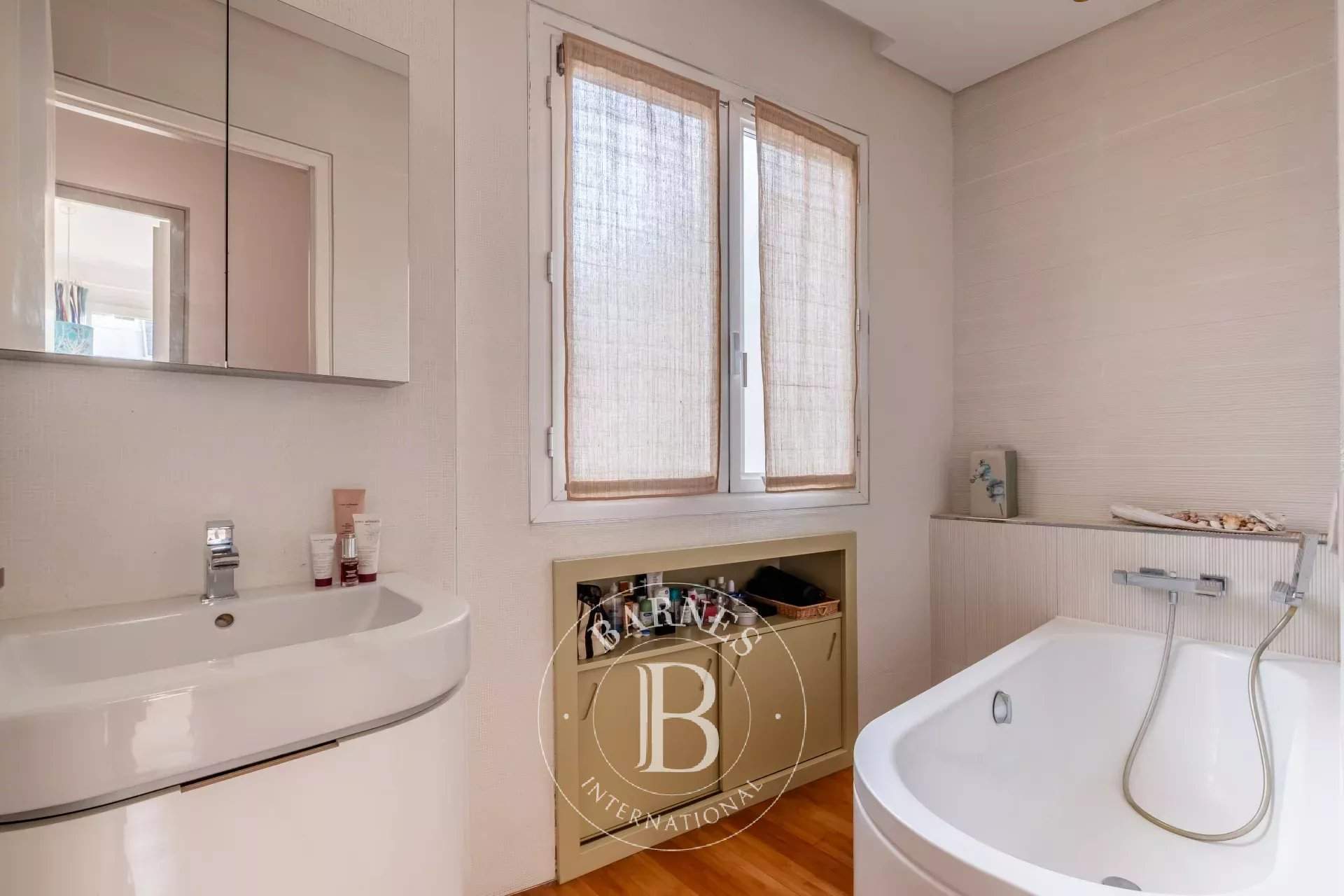 Paris  - Apartment 4 Bedrooms - picture 13