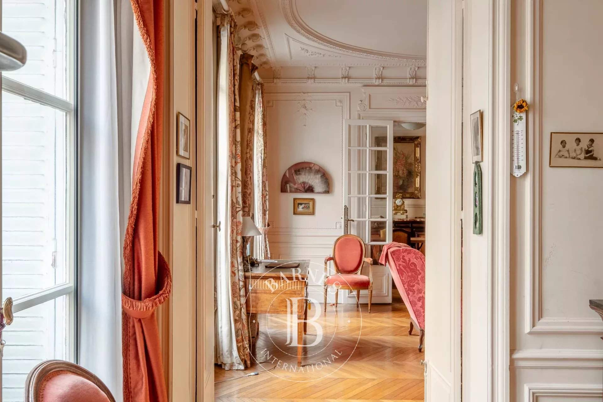 Paris  - Appartement 5 Pi&egrave;ces 3 Chambres - picture 2