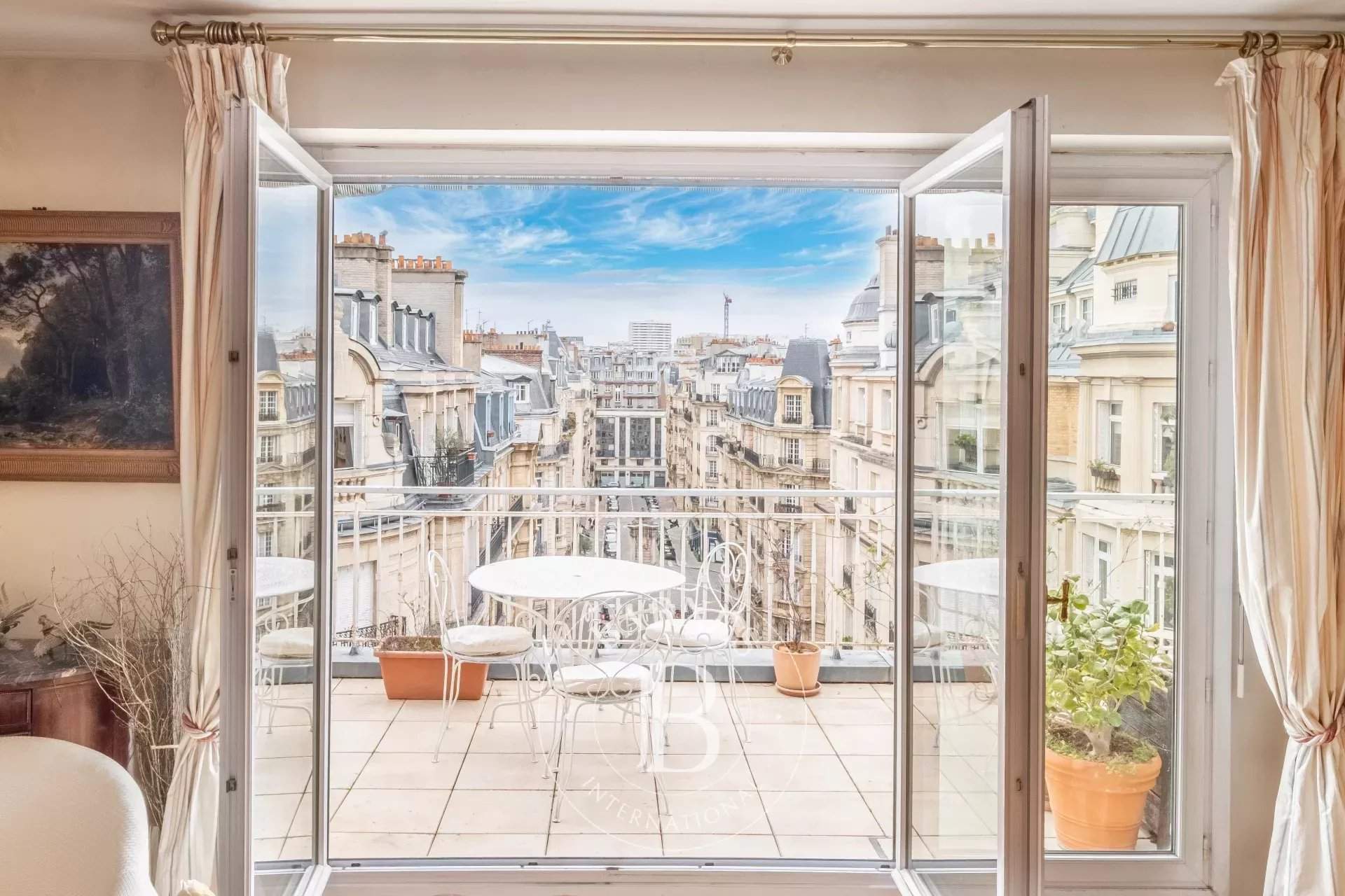 Paris  - Appartement 5 Pi&egrave;ces 2 Chambres - picture 1