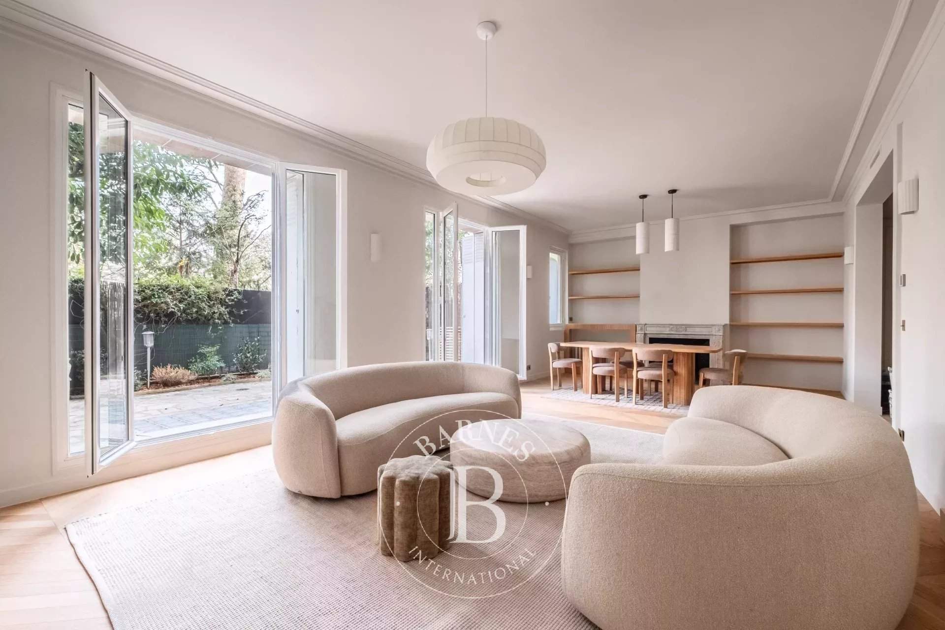 Paris  - Appartement 5 Pi&egrave;ces 3 Chambres - picture 1