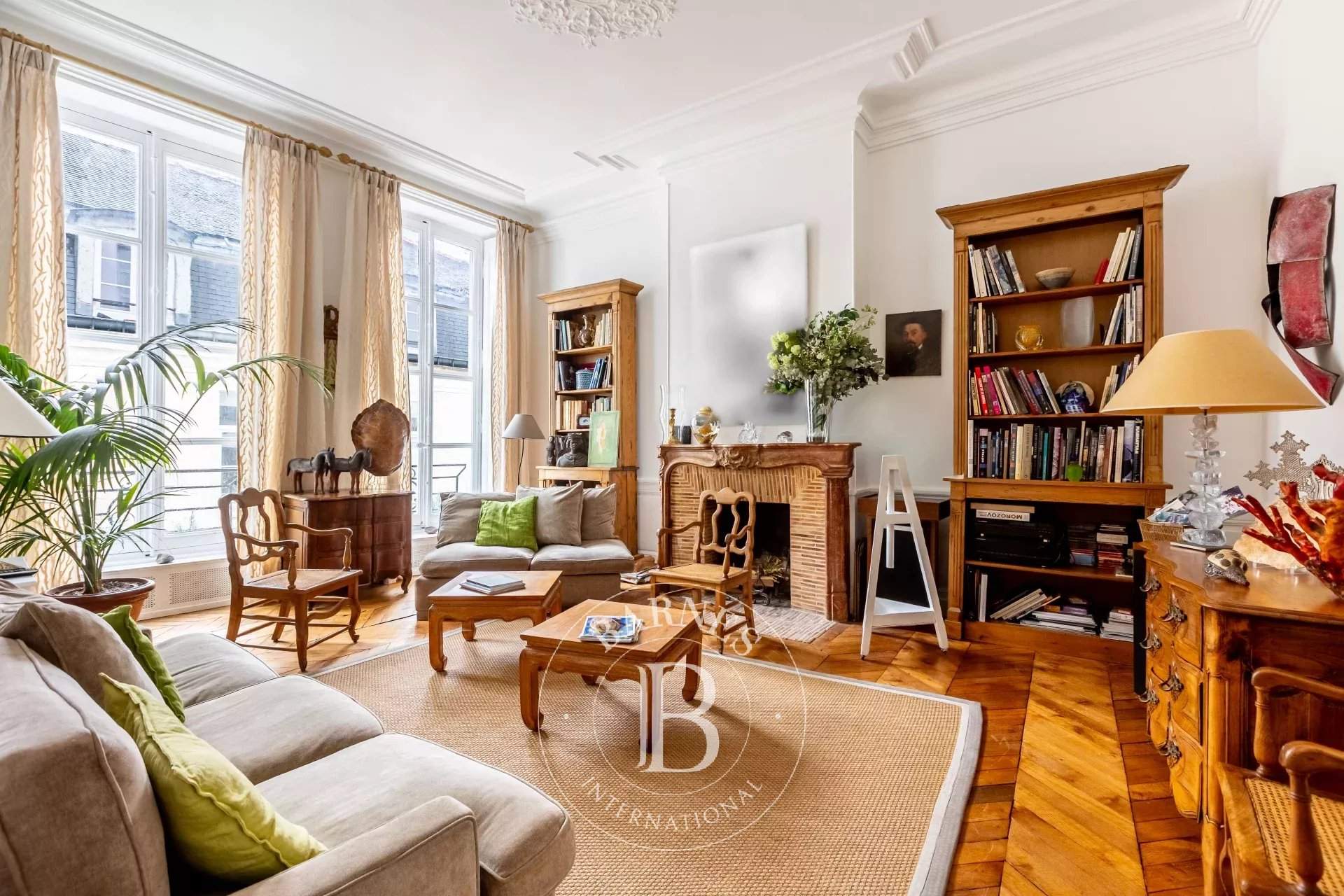 Paris  - Apartment 3 Bedrooms - picture 1