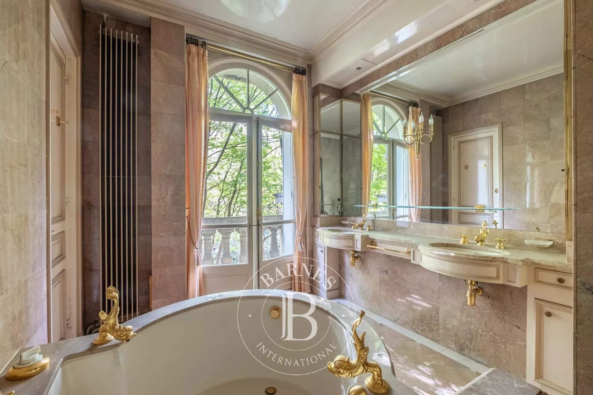 Paris  - Apartment 4 Bedrooms - picture 12