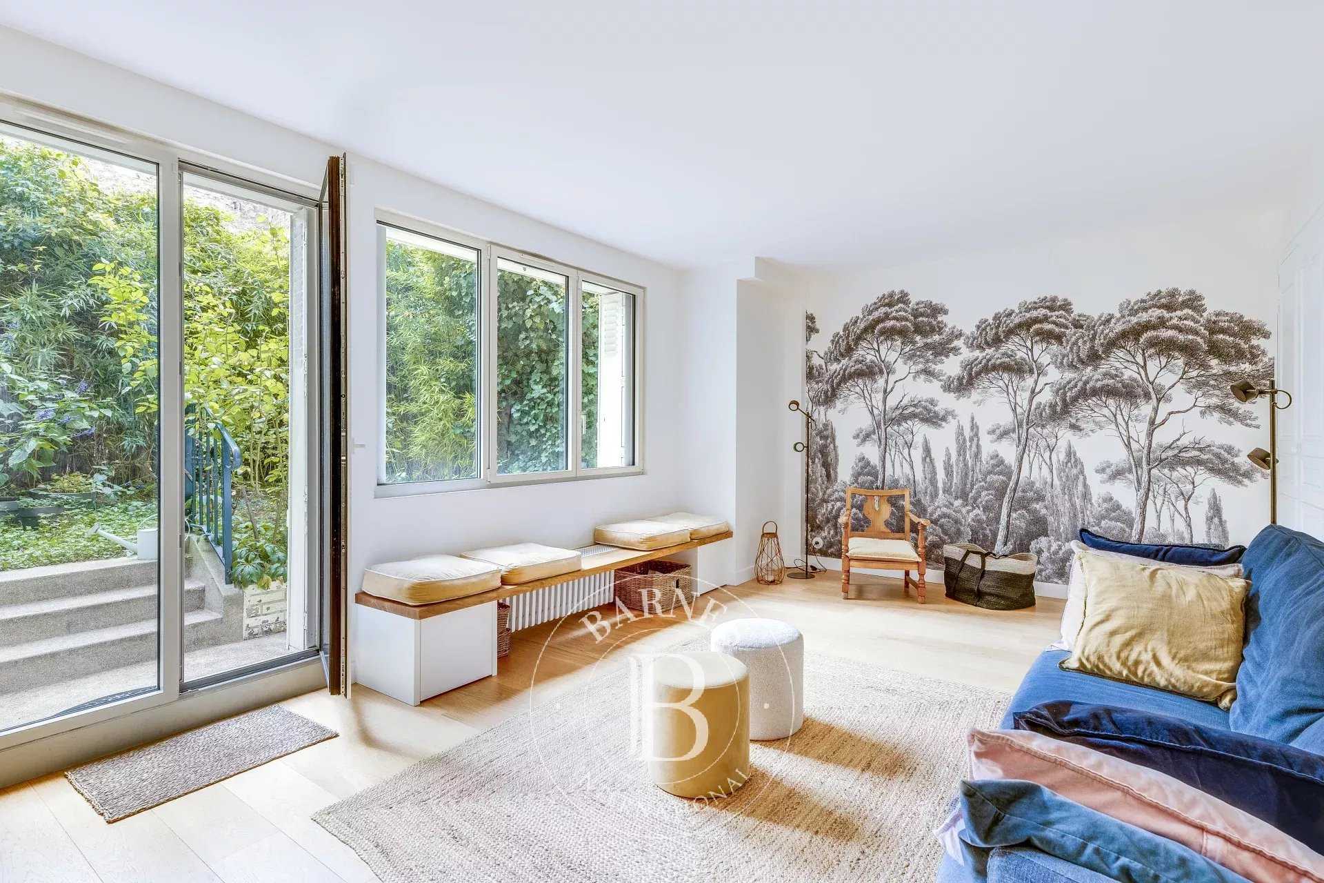 Paris  - Appartement 4 Pièces 2 Chambres