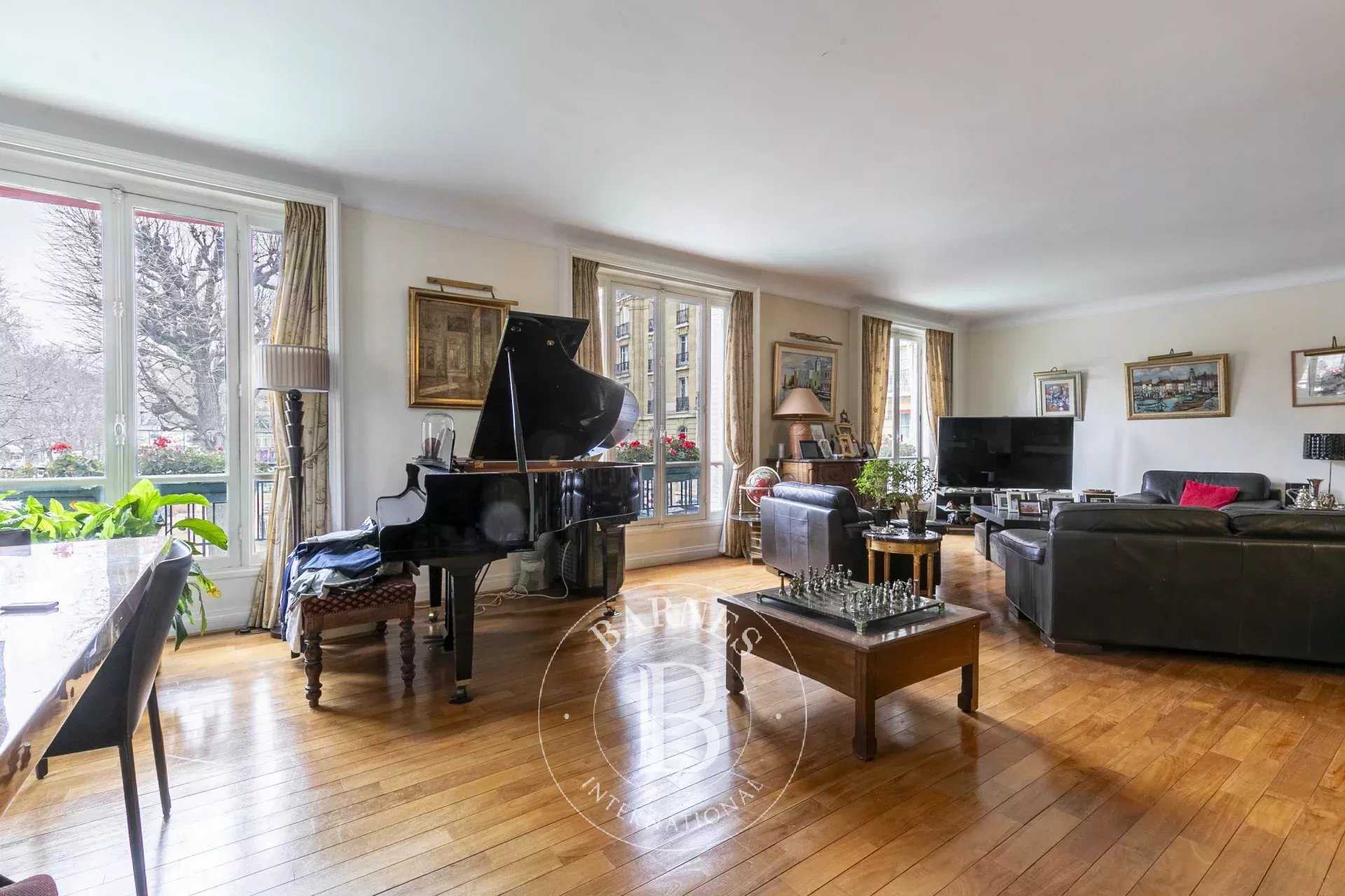 Paris  - Appartement 6 Pi&egrave;ces 4 Chambres