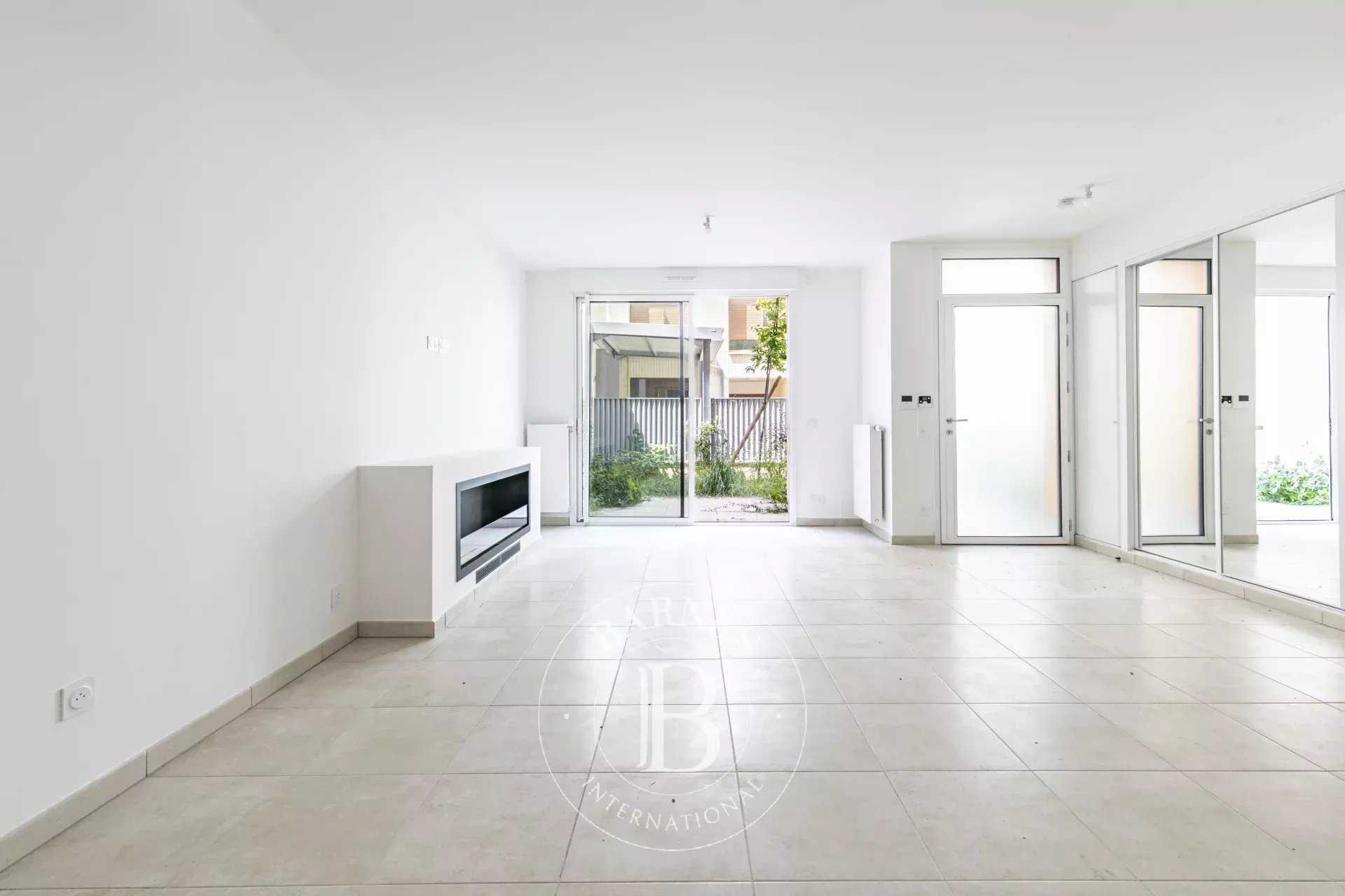 Paris  - House 4 Bedrooms