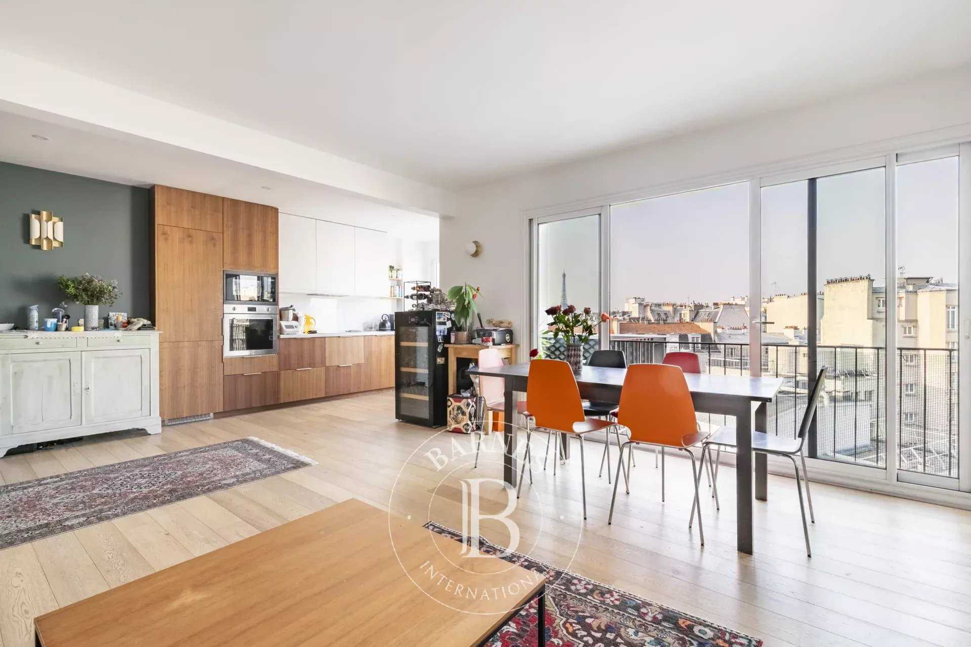 Paris  - Appartement 5 Pi&egrave;ces 3 Chambres