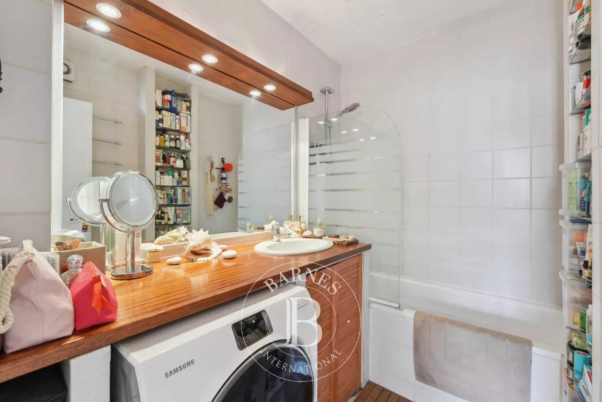 Paris  - Appartement 3 Pièces 2 Chambres