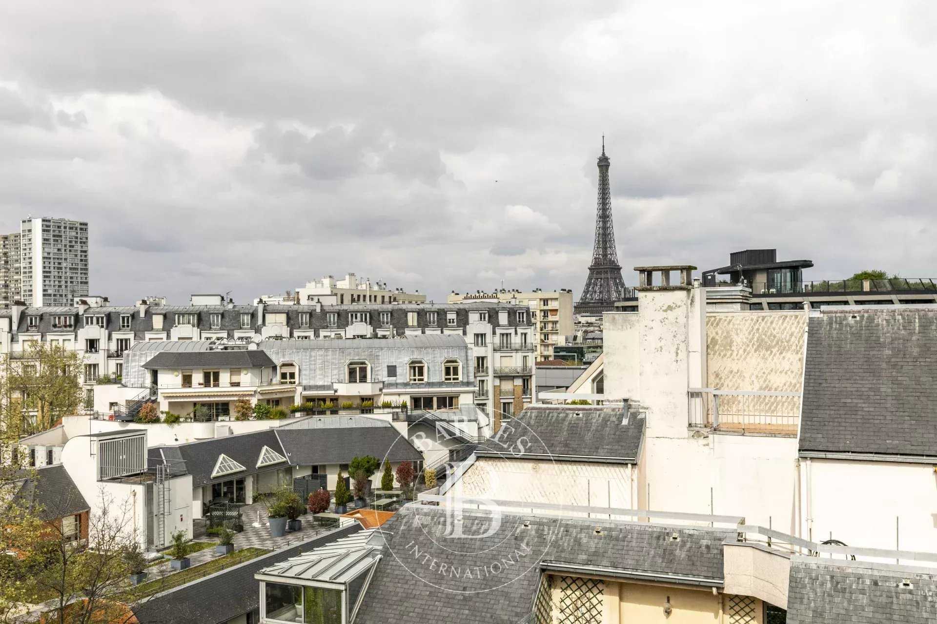 Paris  - Appartement 7 Pi&egrave;ces 4 Chambres