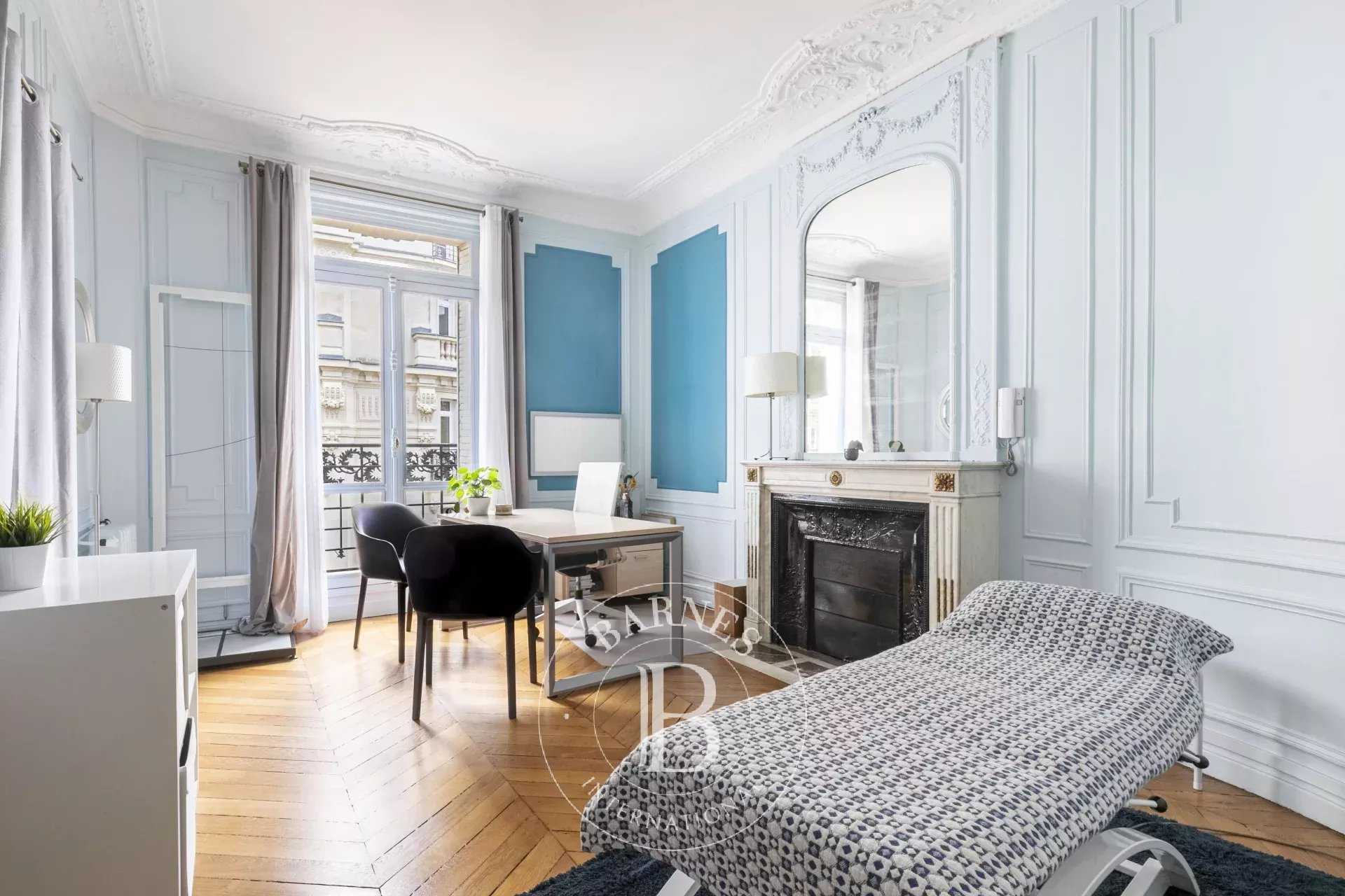 Paris  - Appartement 4 Pièces 2 Chambres