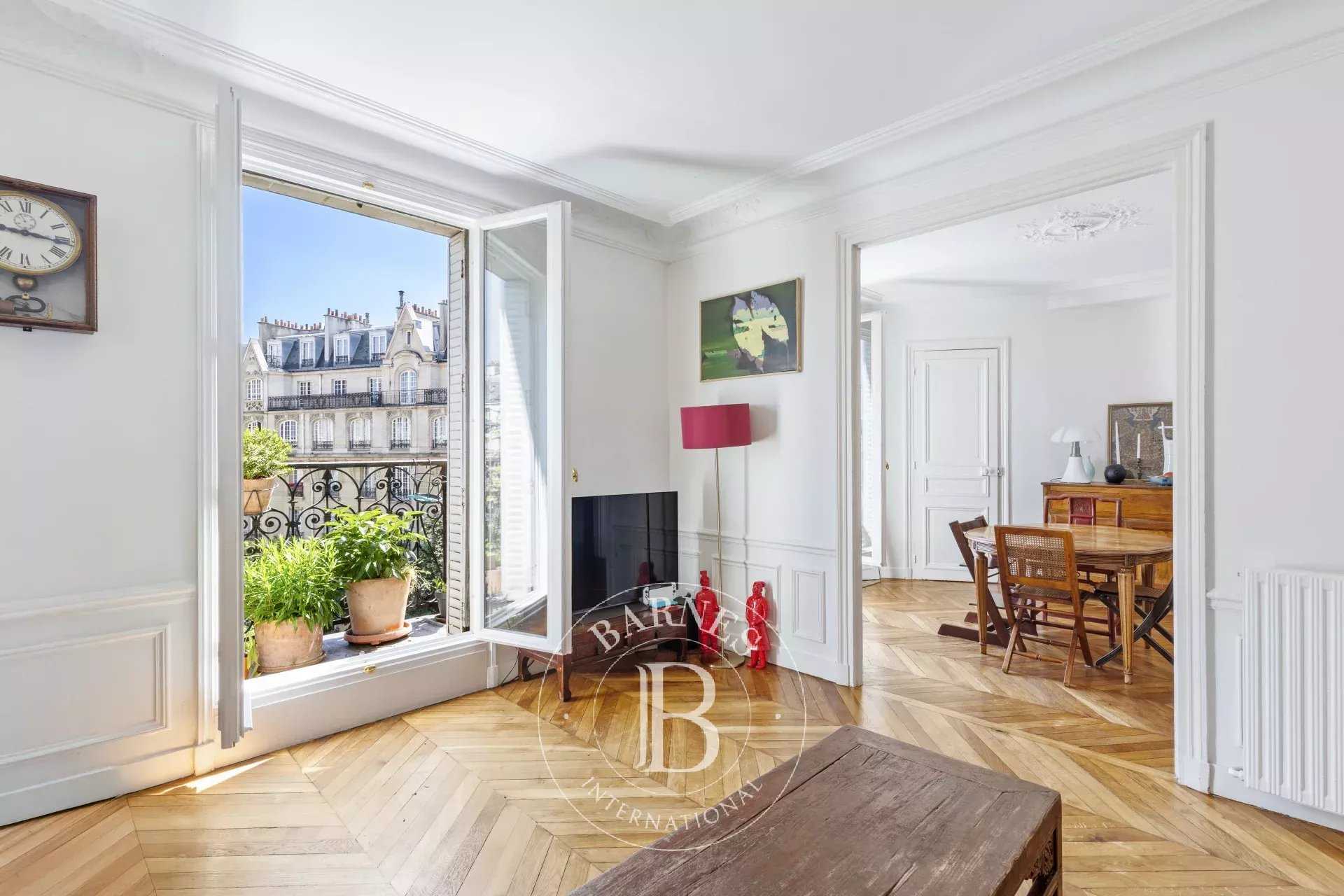 Paris  - Appartement 3 Pi&egrave;ces 2 Chambres