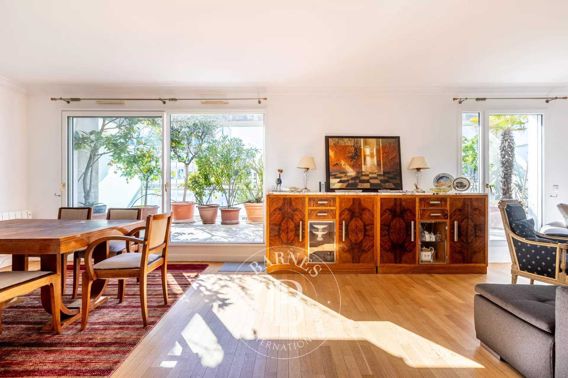 Paris  - Appartement 6 Pi&egrave;ces 4 Chambres