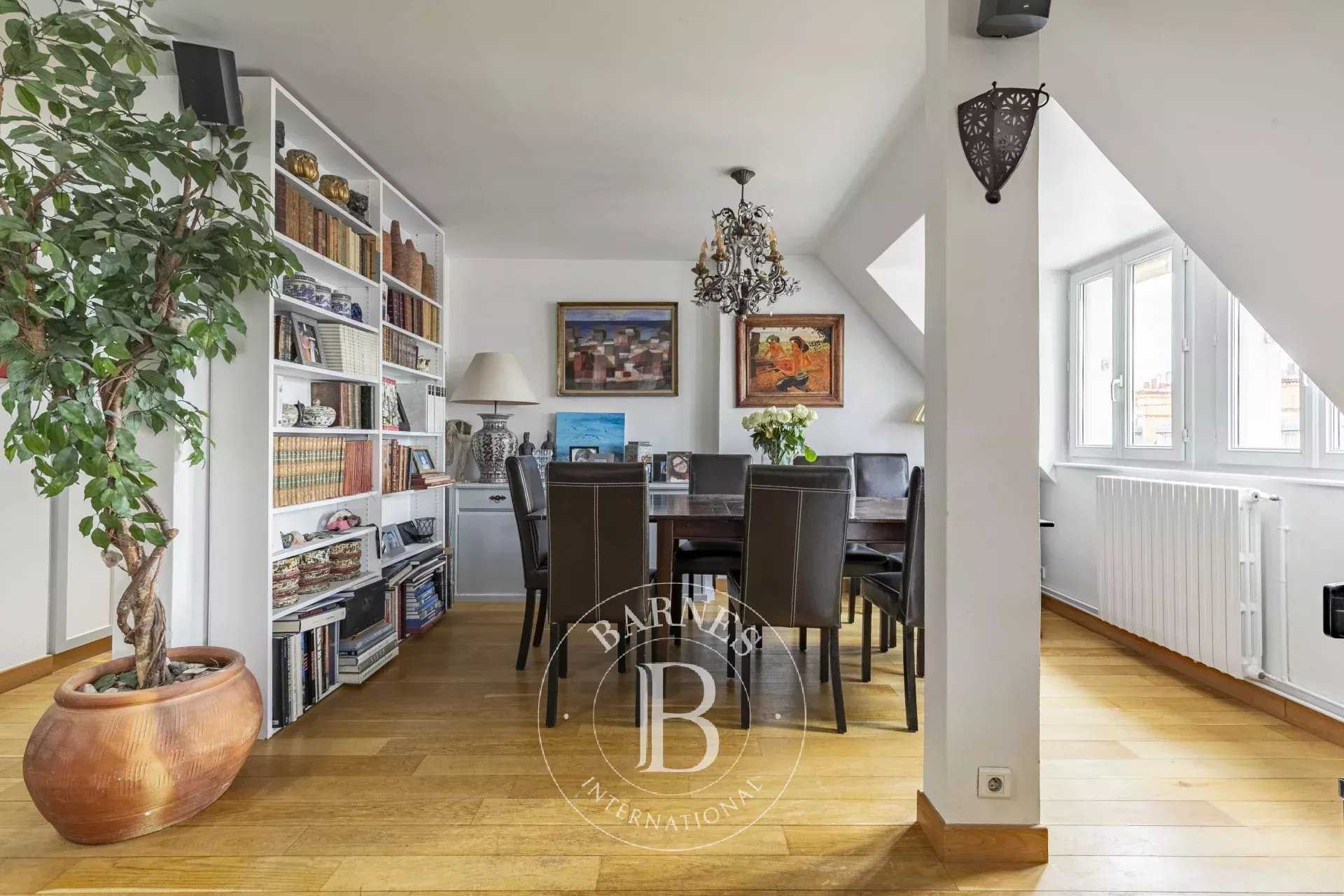 Paris  - Appartement 7 Pi&egrave;ces 4 Chambres