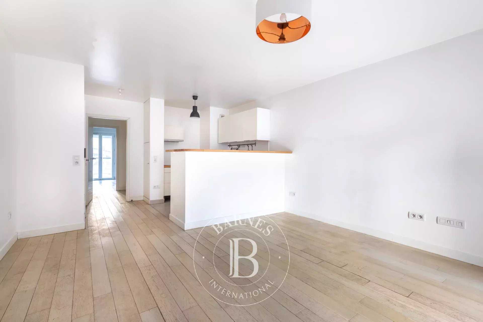 Paris  - Appartement 2 Pièces, 1 Chambre