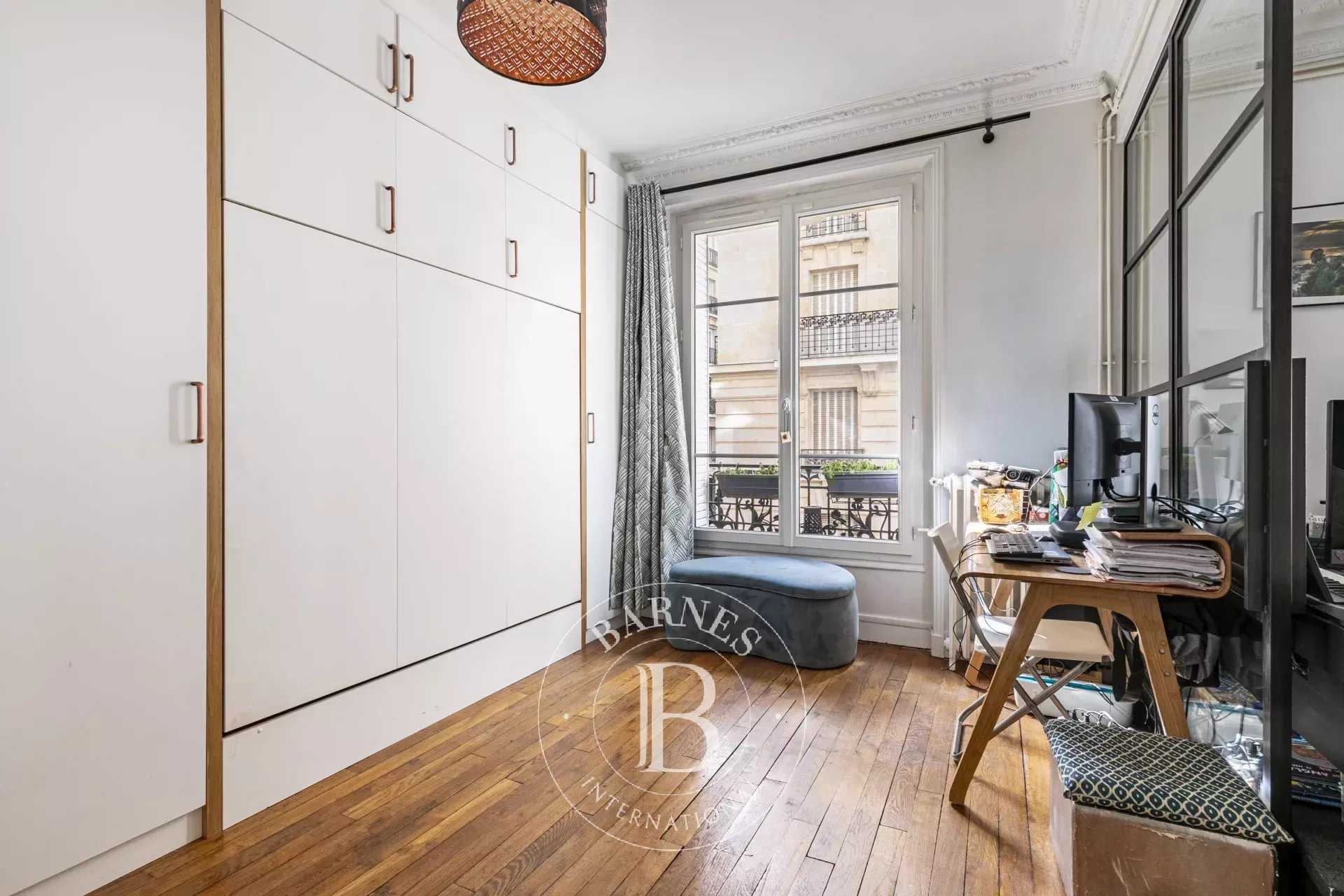 Paris  - Appartement 3 Pi&egrave;ces 2 Chambres