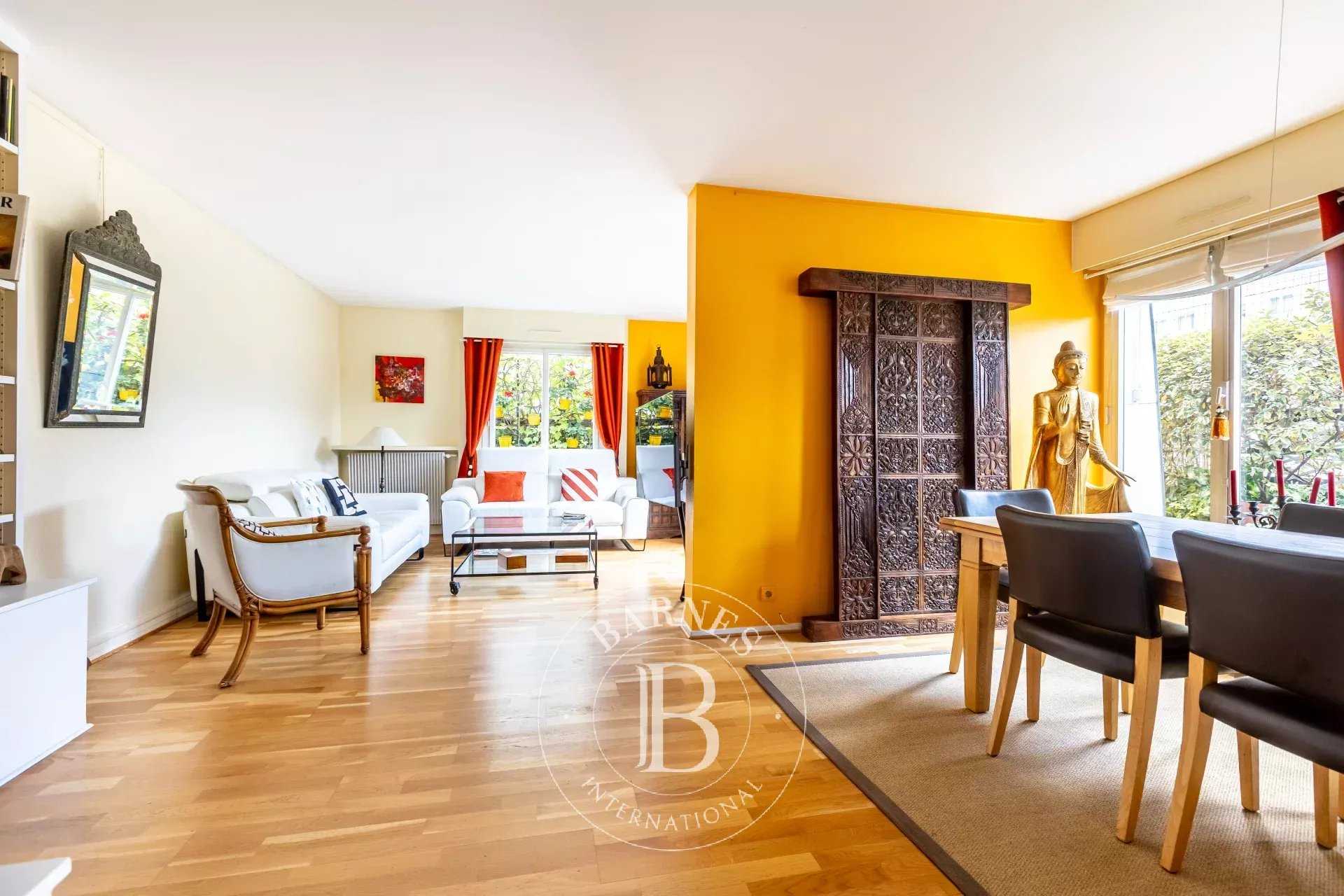 Paris  - Appartement 4 Pi&egrave;ces 2 Chambres