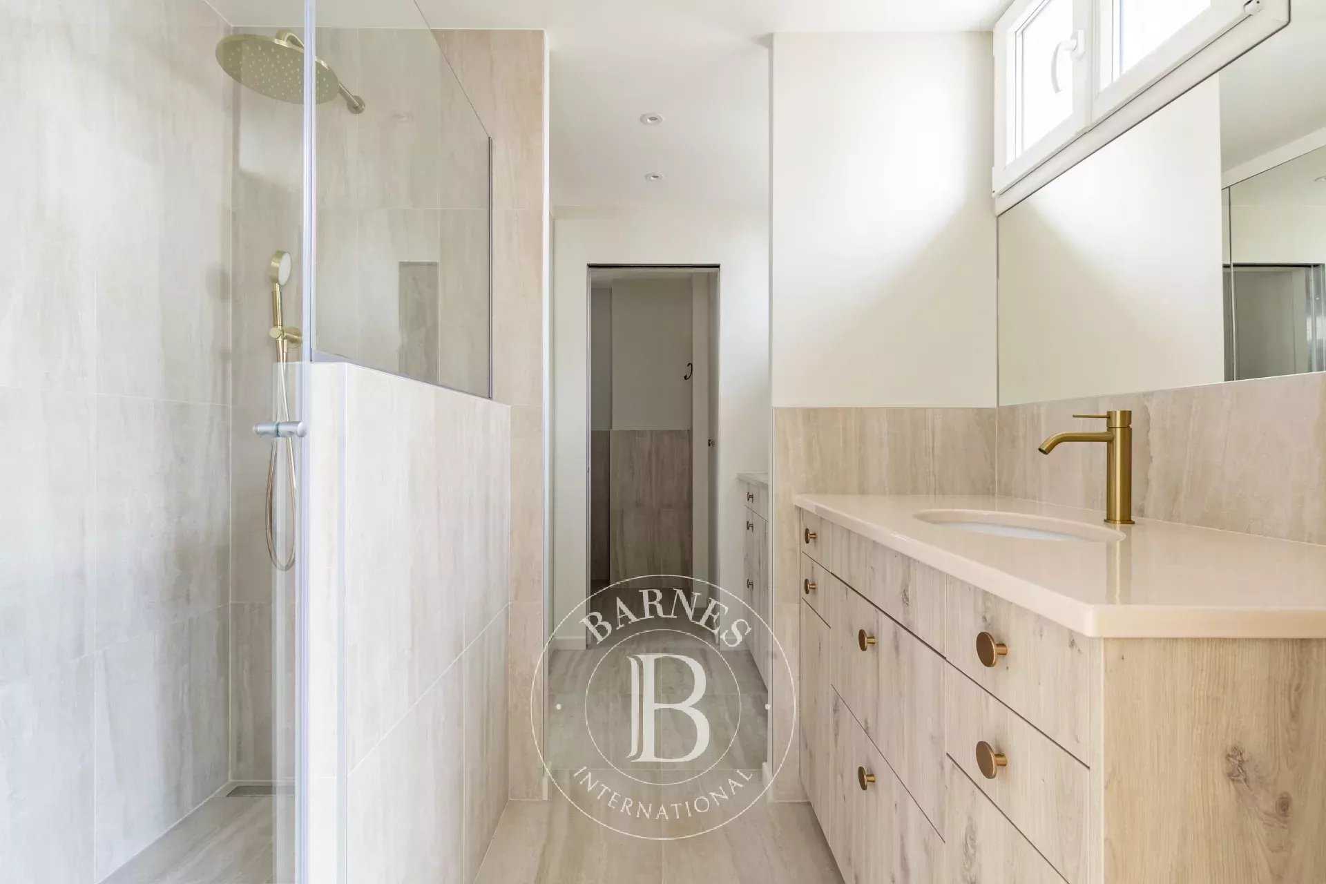 Paris  - Appartement 2 Pièces, 1 Chambre