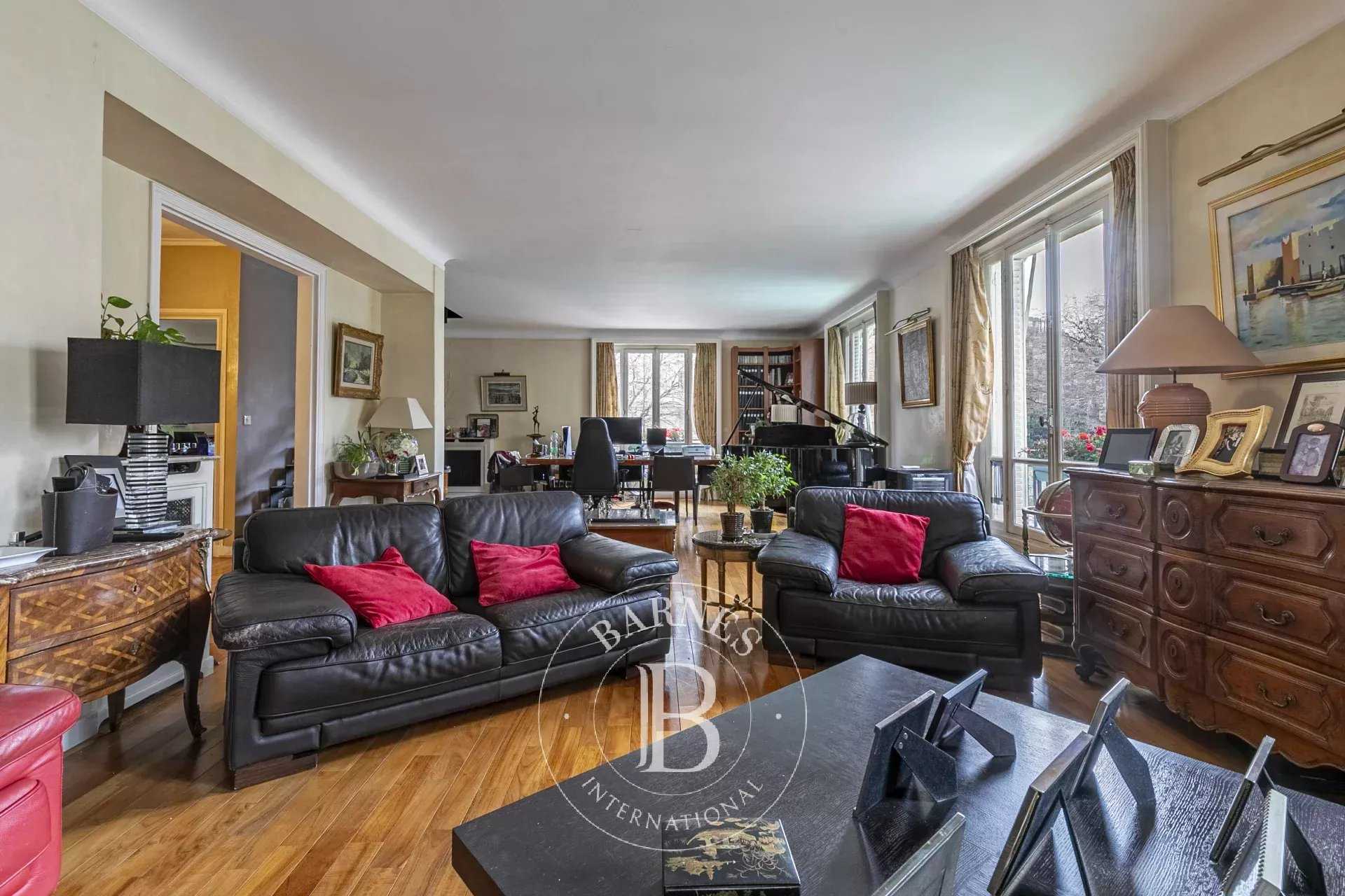 Paris  - Appartement 6 Pi&egrave;ces 4 Chambres