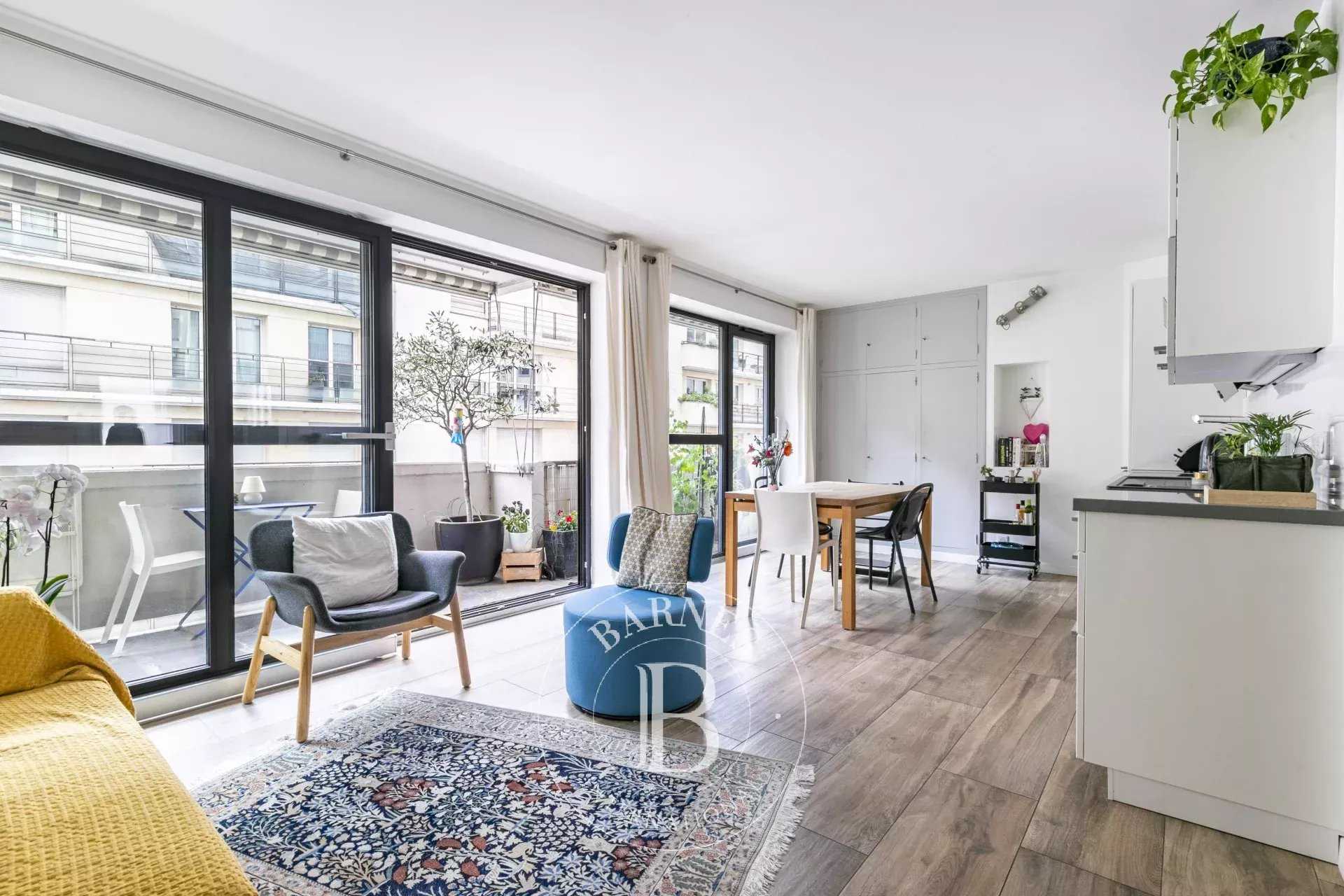 Paris  - Appartement 3 Pi&egrave;ces 2 Chambres