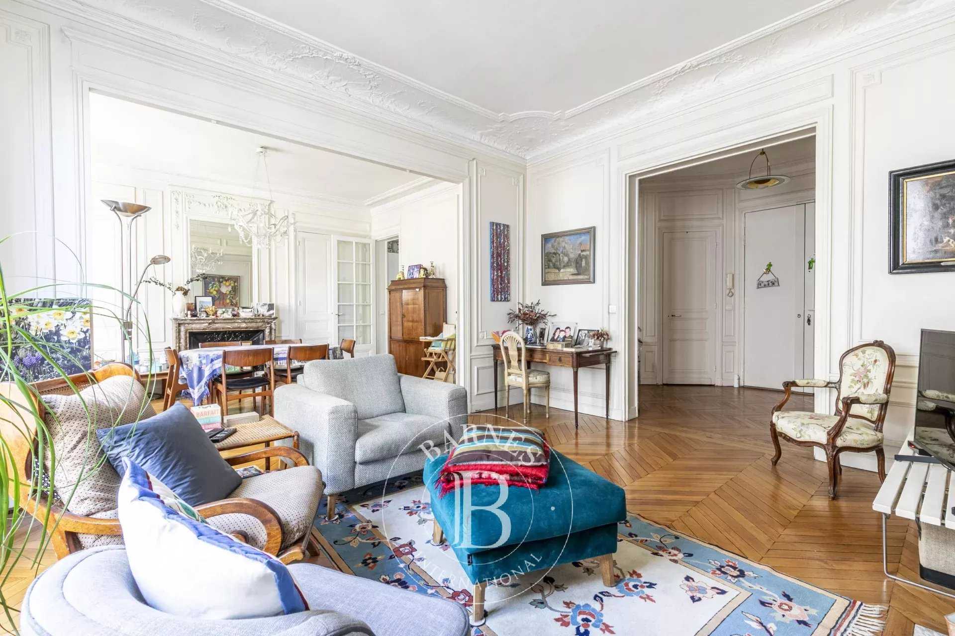 Paris  - Appartement 5 Pièces 3 Chambres