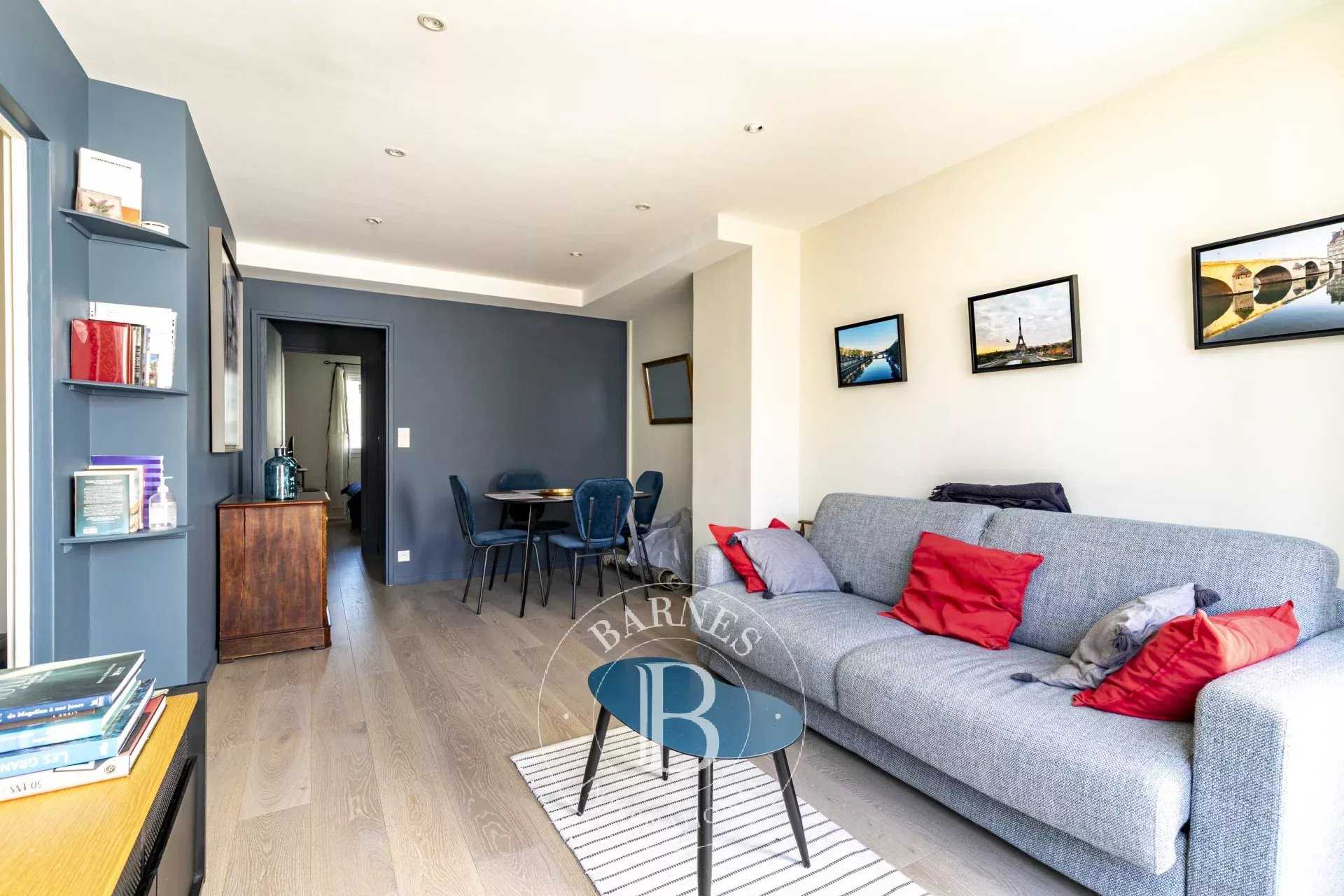 Paris  - Appartement 2 Pièces, 1 Chambre