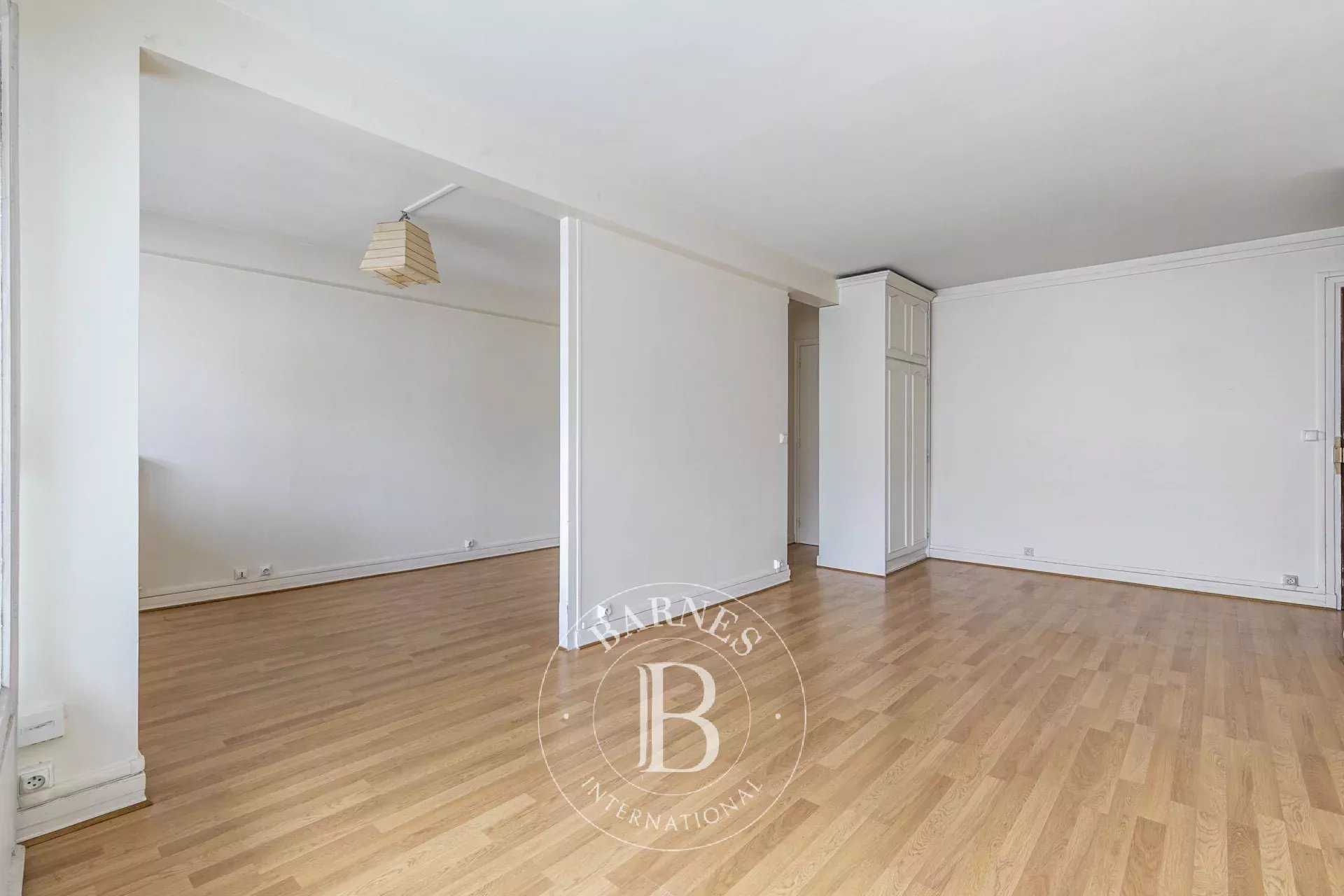 Paris  - Appartement 2 Pièces, 1 Chambre