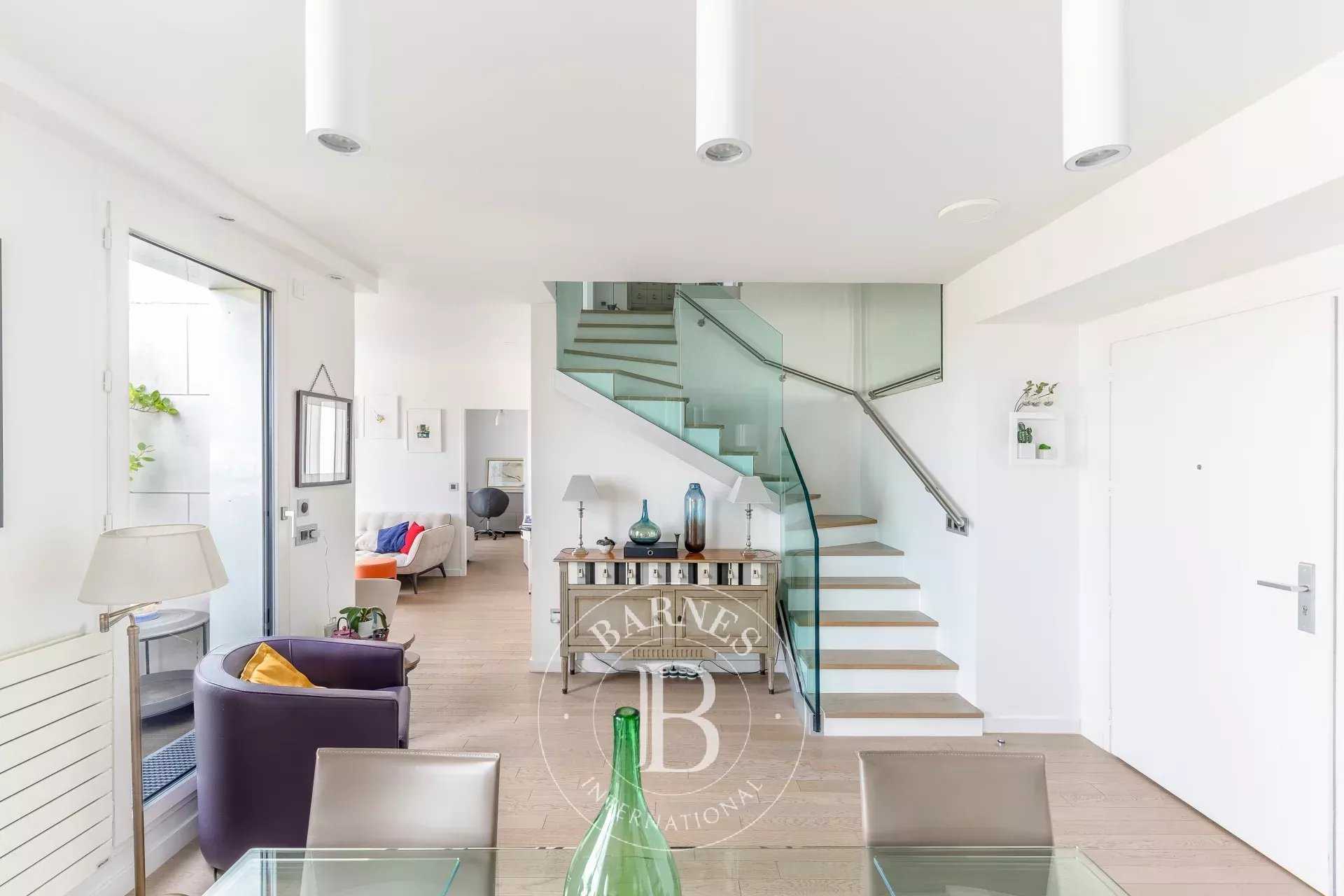 Paris  - Appartement 4 Pièces 2 Chambres