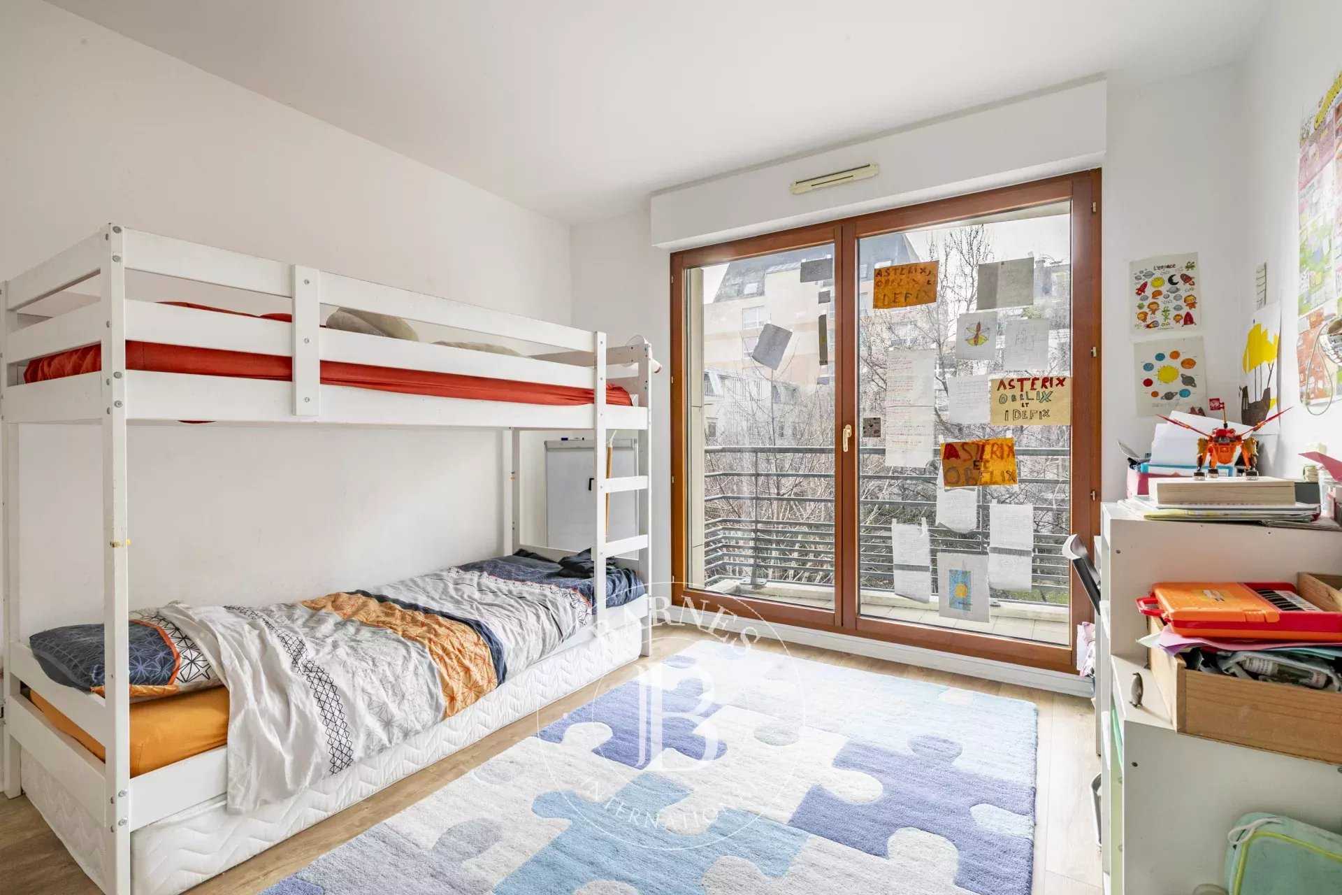 Paris  - Appartement 3 Pi&egrave;ces 2 Chambres