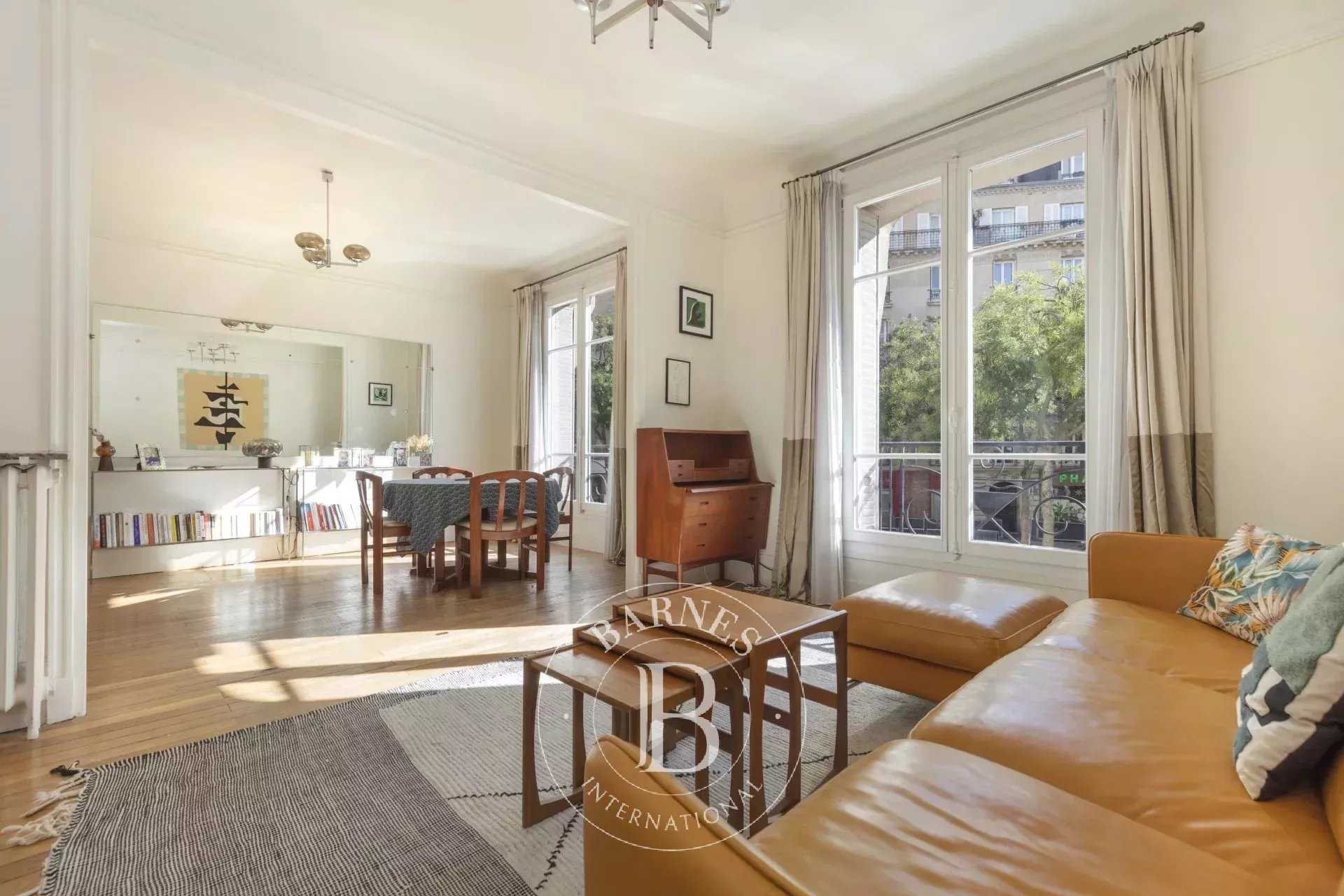 Paris  - Appartement 5 Pièces 3 Chambres
