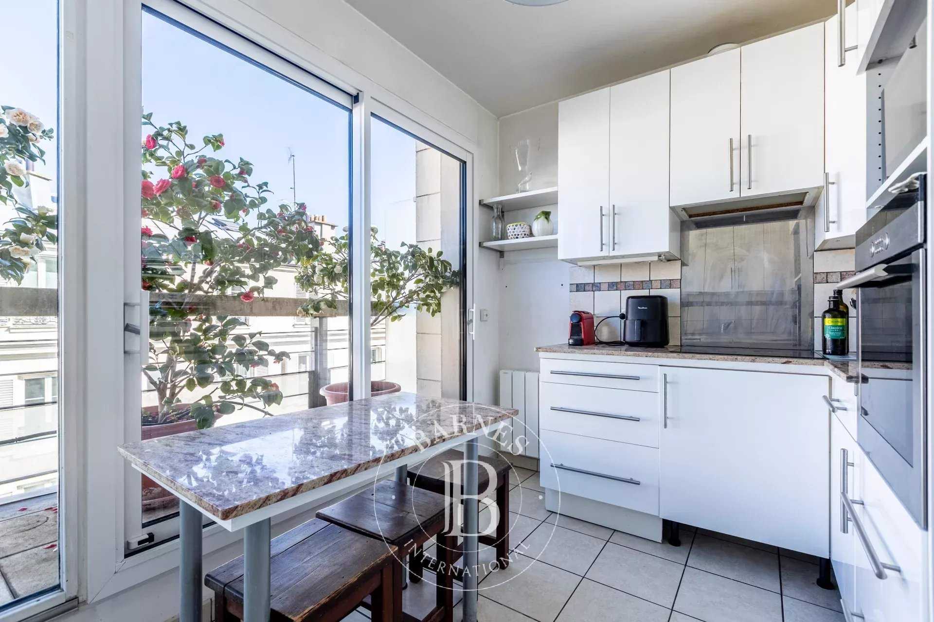 Paris  - Appartement 6 Pi&egrave;ces 4 Chambres