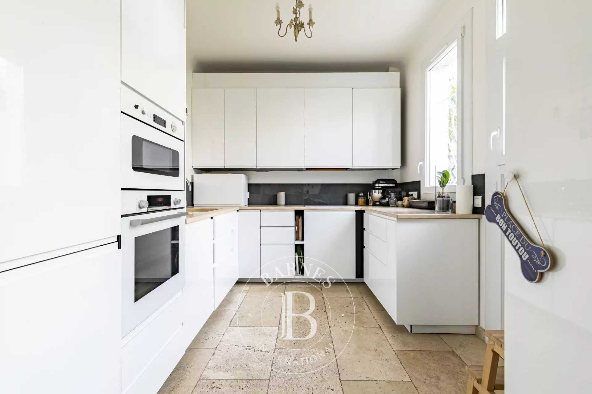 Paris  - Maison 7 Pièces 3 Chambres