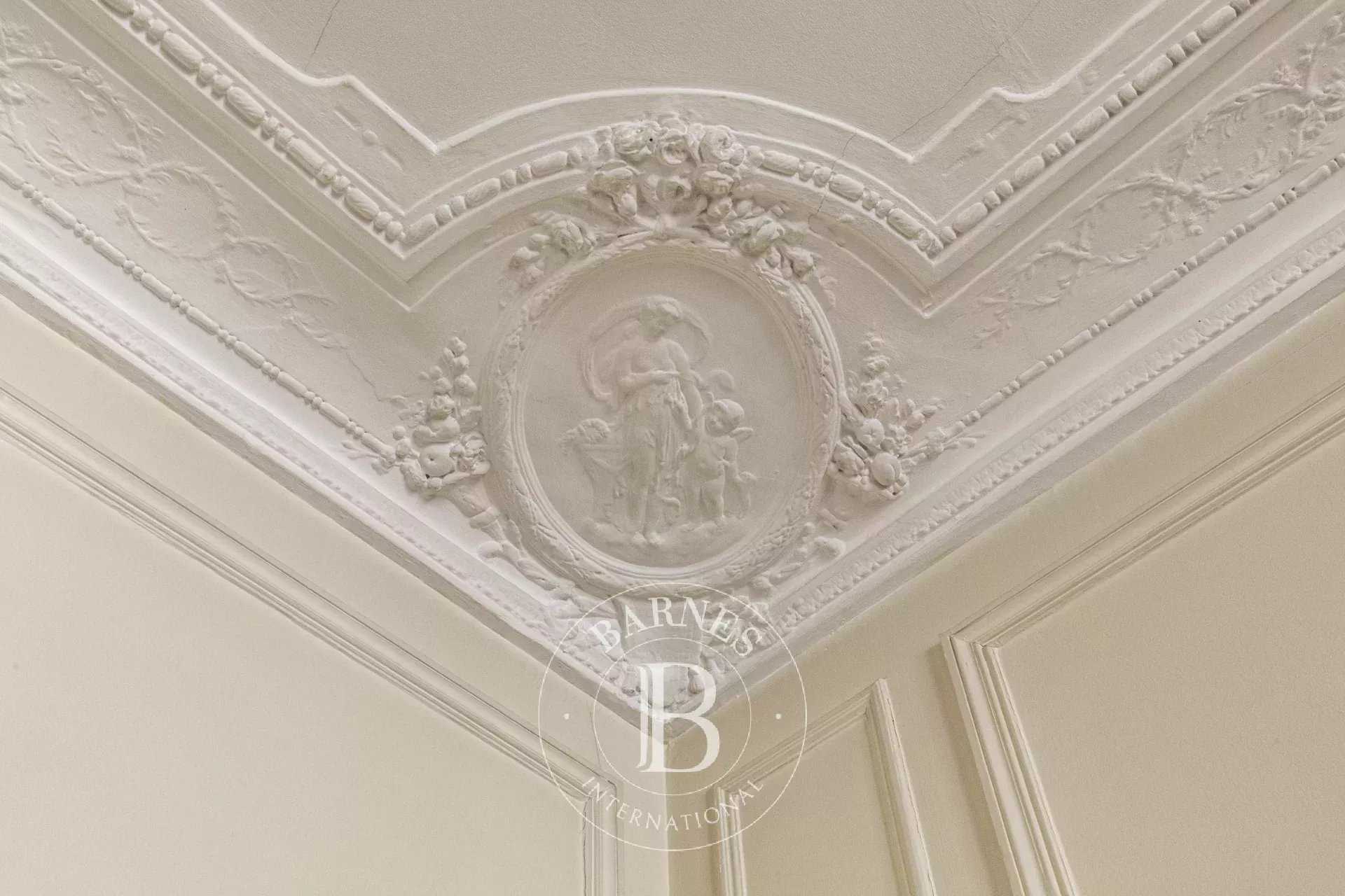 Paris  - Appartement 4 Pi&egrave;ces 2 Chambres