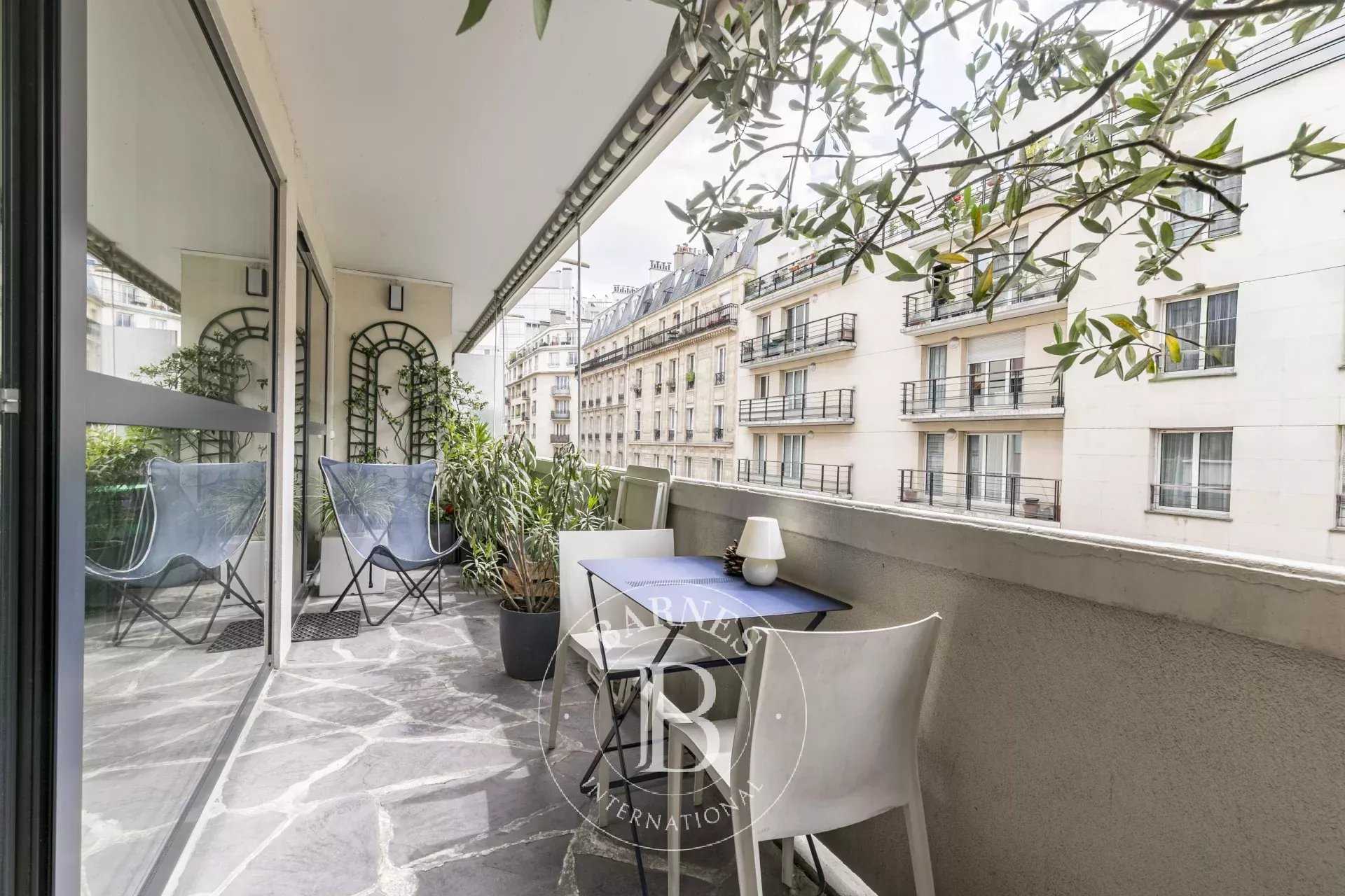 Paris  - Appartement 3 Pi&egrave;ces 2 Chambres
