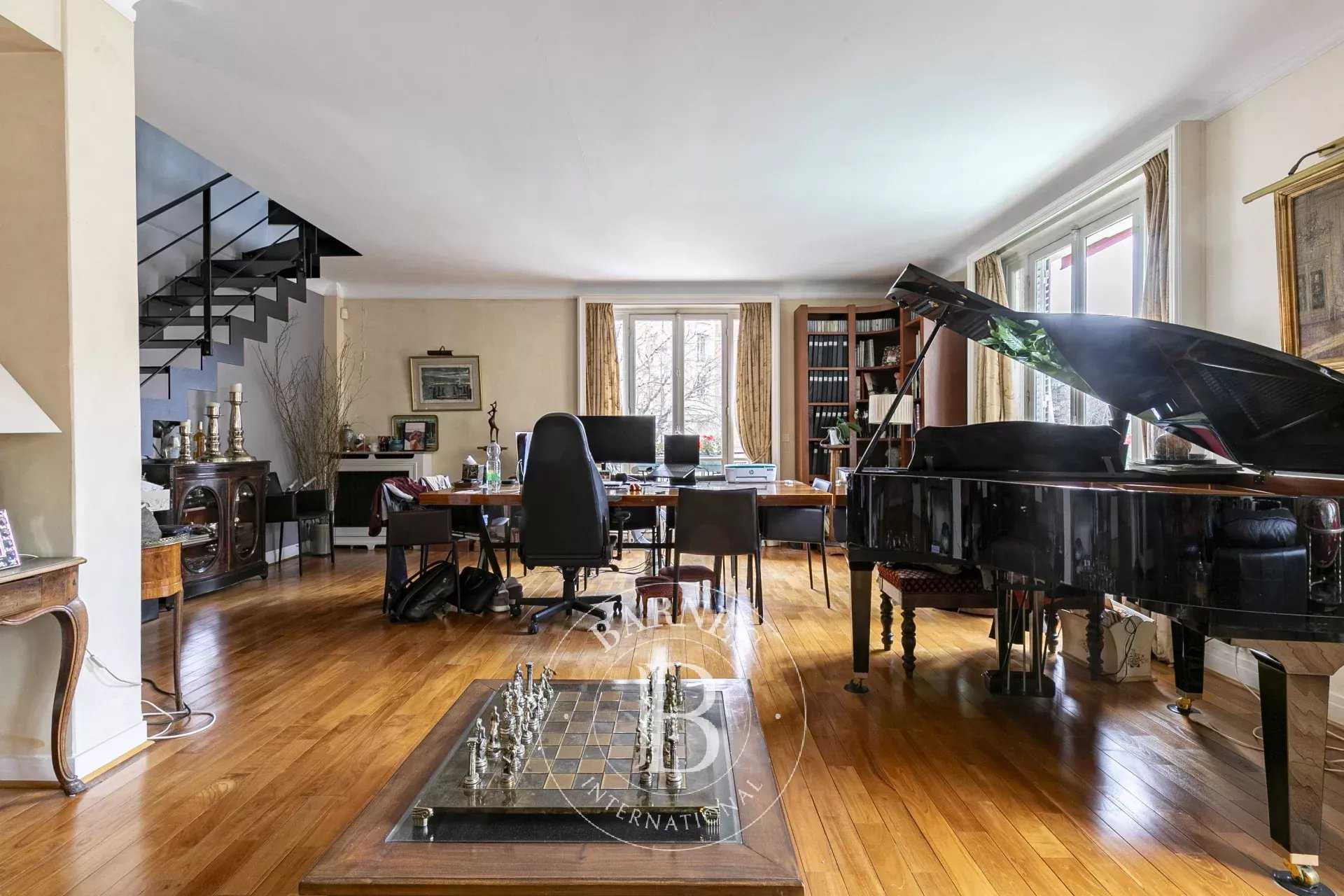 Paris  - Appartement 6 Pi&egrave;ces 4 Chambres