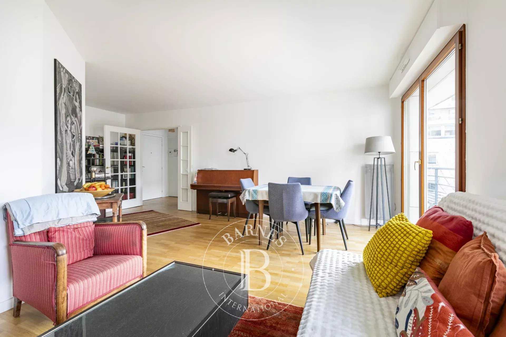 Paris  - Appartement 3 Pi&egrave;ces 2 Chambres