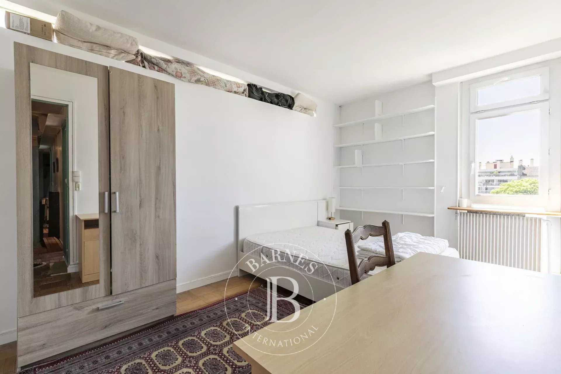 Paris  - Appartement 5 Pi&egrave;ces 4 Chambres