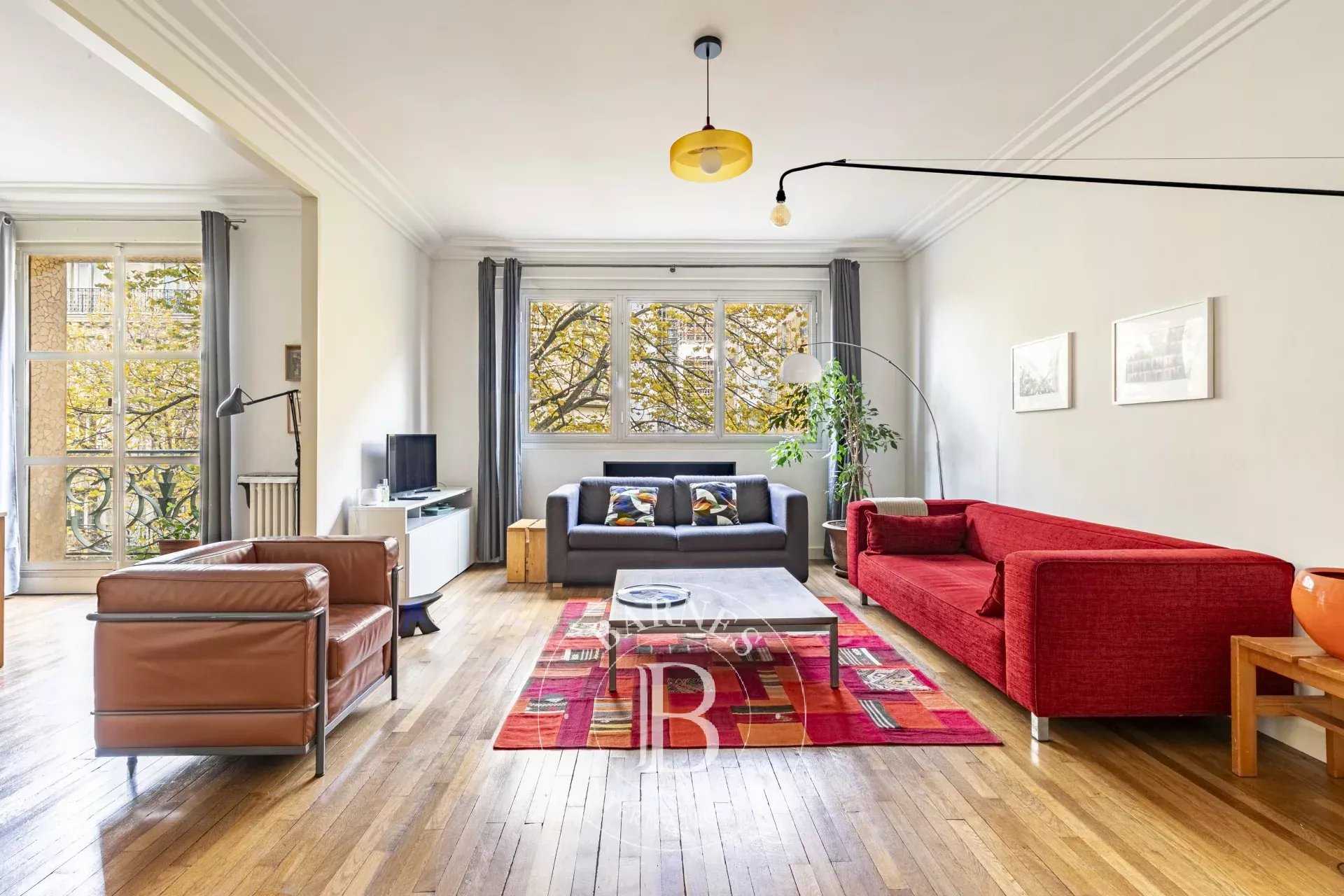 Paris  - Appartement 5 Pièces 3 Chambres