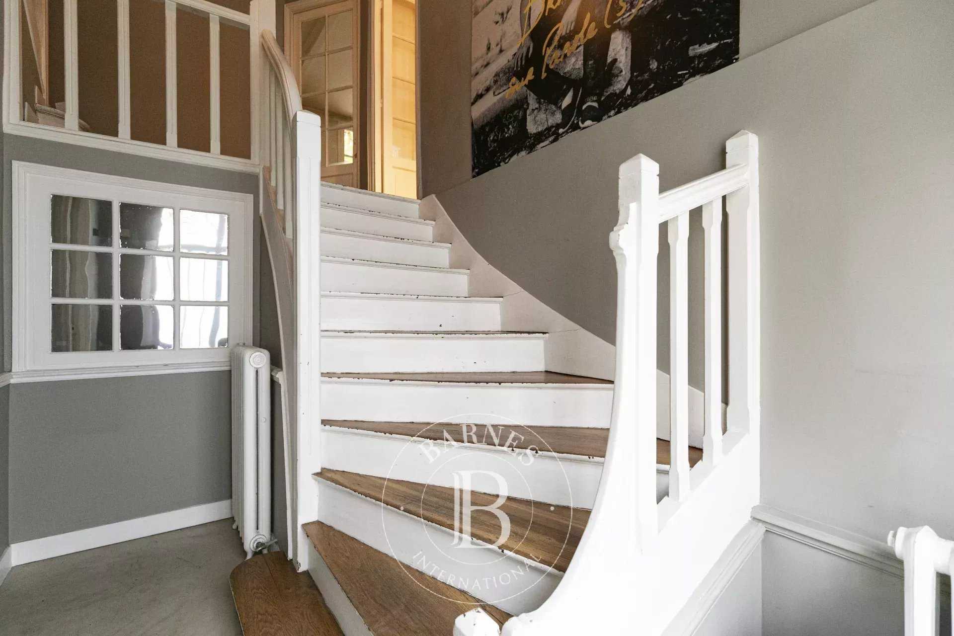 Paris  - House 6 Bedrooms