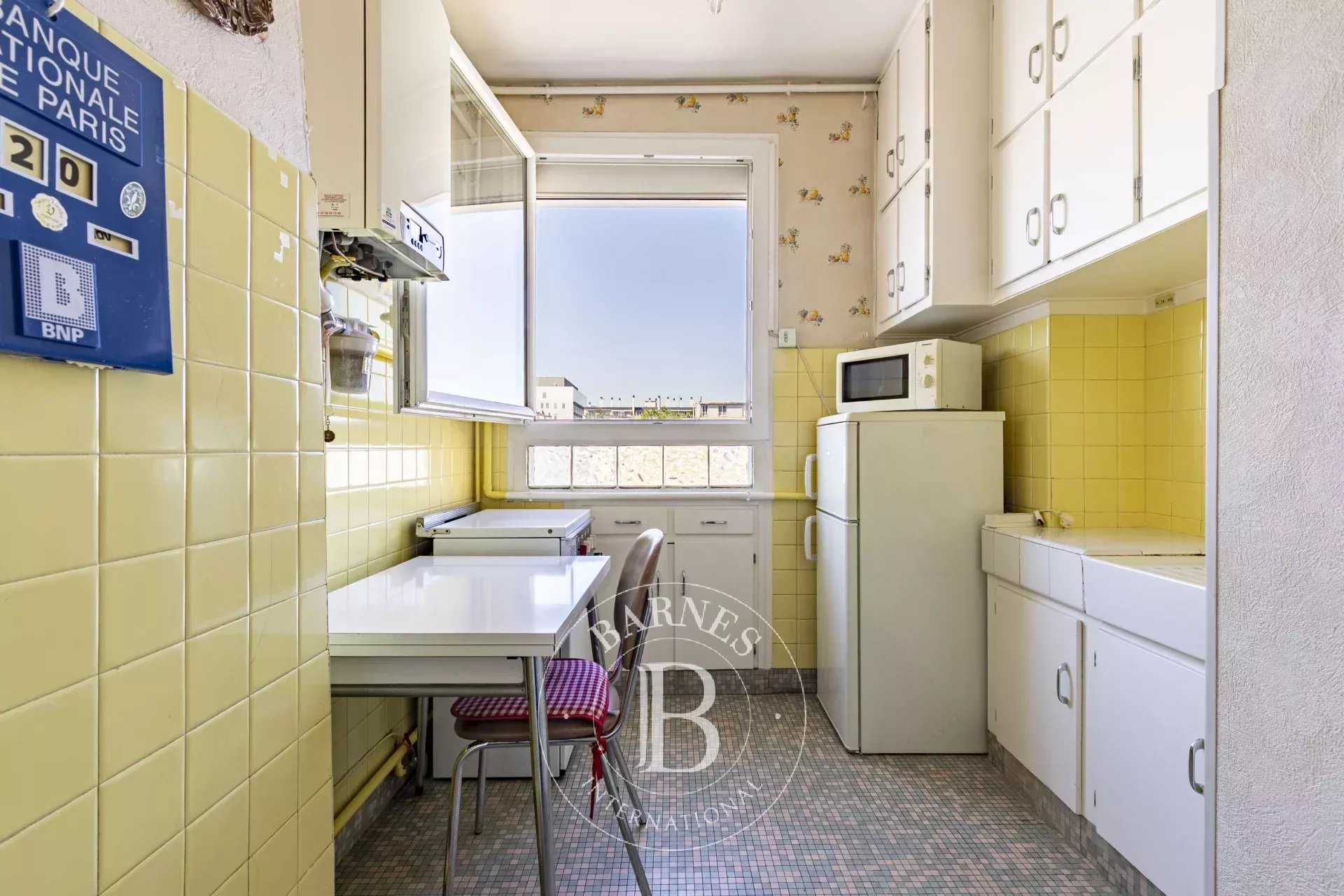 Paris  - Appartement 4 Pièces 2 Chambres