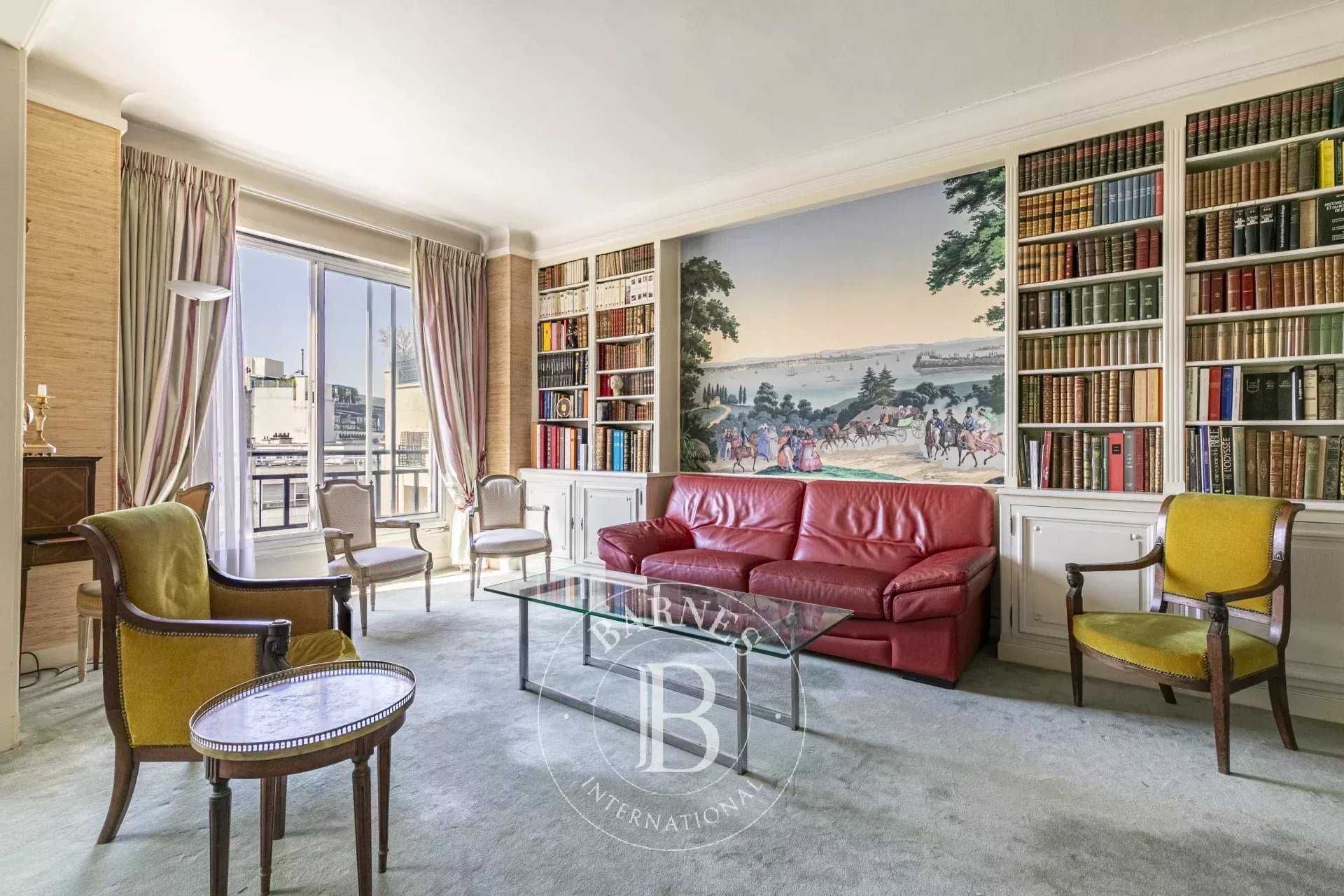 Paris  - Appartement 5 Pièces 3 Chambres