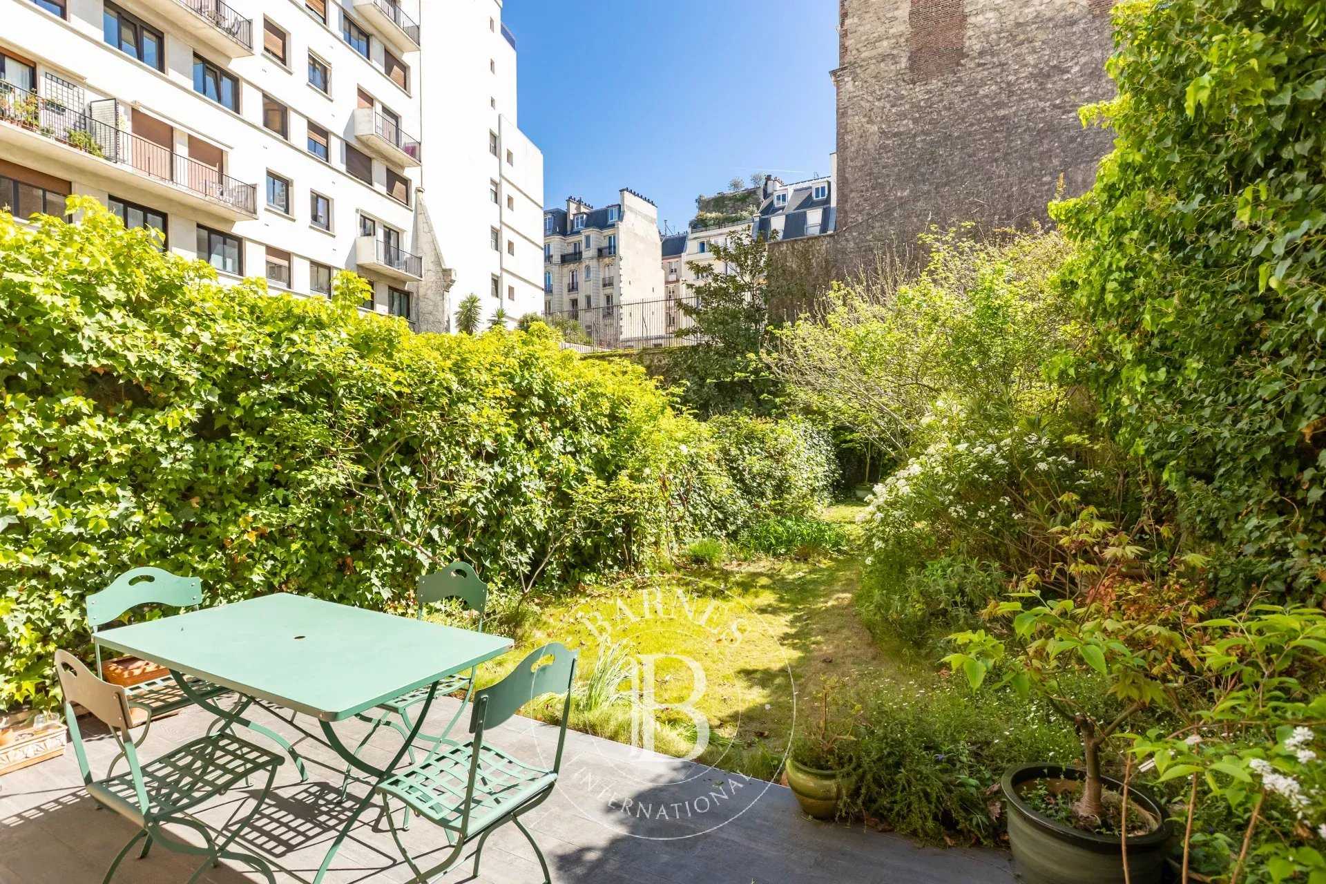 Paris  - Appartement 4 Pi&egrave;ces 2 Chambres