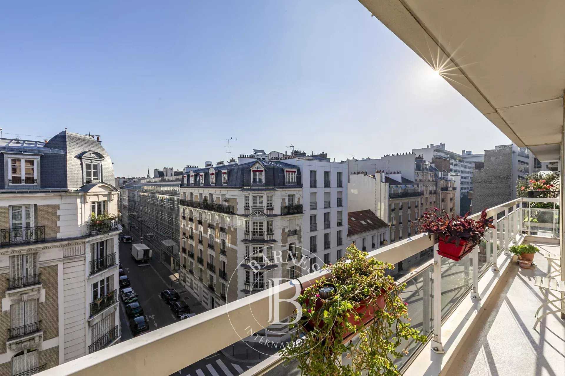 Paris  - Appartement 3 Pièces 2 Chambres